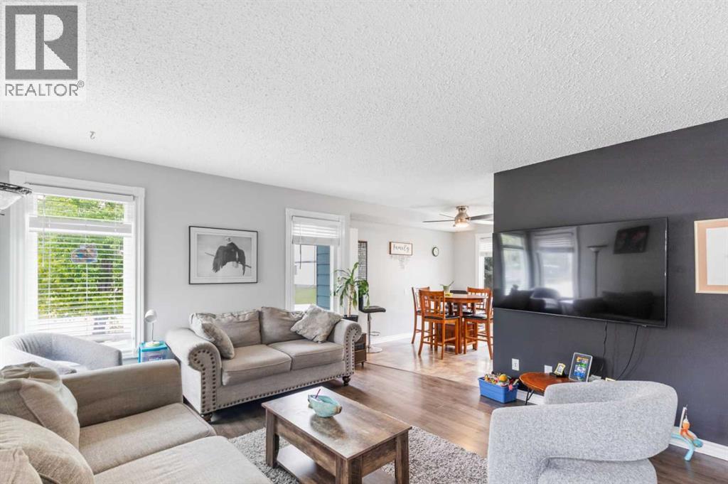 9715 69 Avenue, Grande Prairie, Alberta  T8V 5E4 - Photo 2 - A2342962