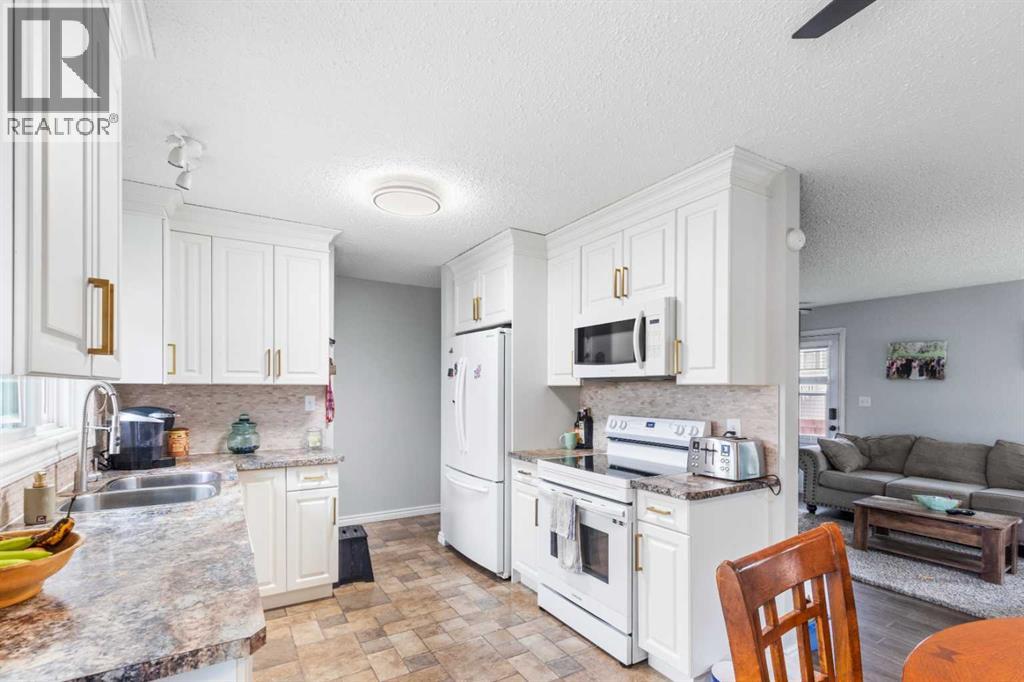 9715 69 Avenue, Grande Prairie, Alberta  T8V 5E4 - Photo 3 - A2342962