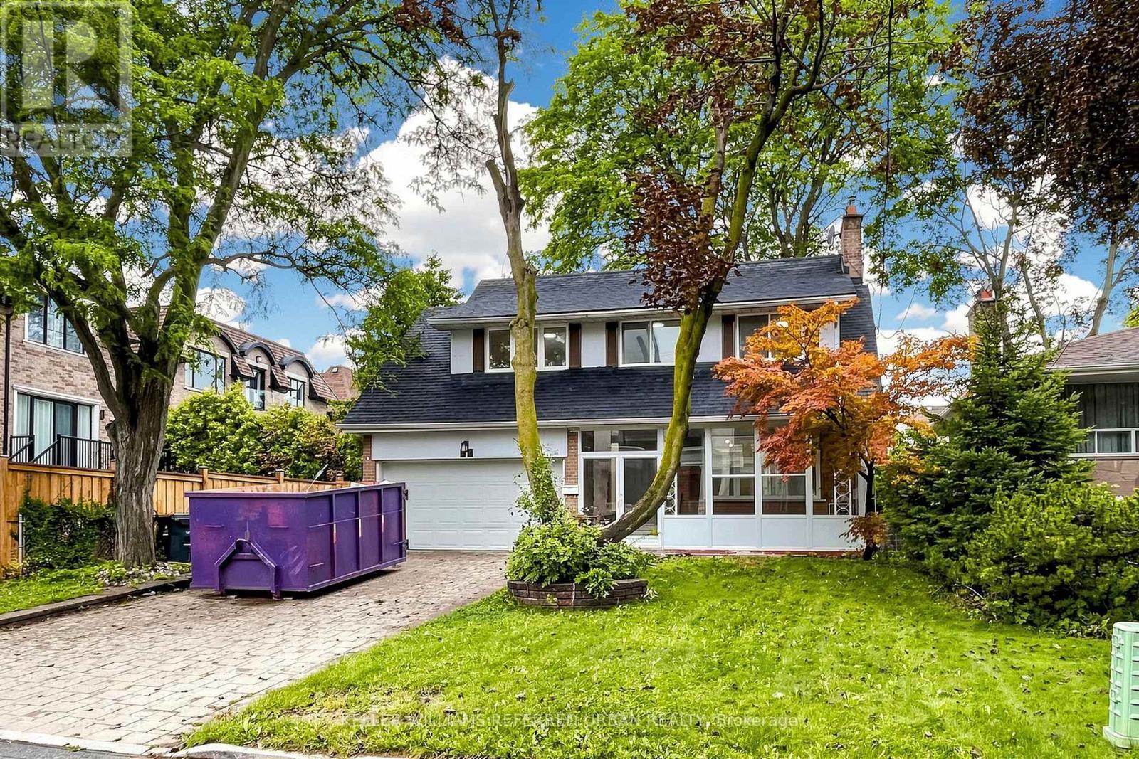 32 WYCLIFFE CRESCENT, Toronto, Ontario