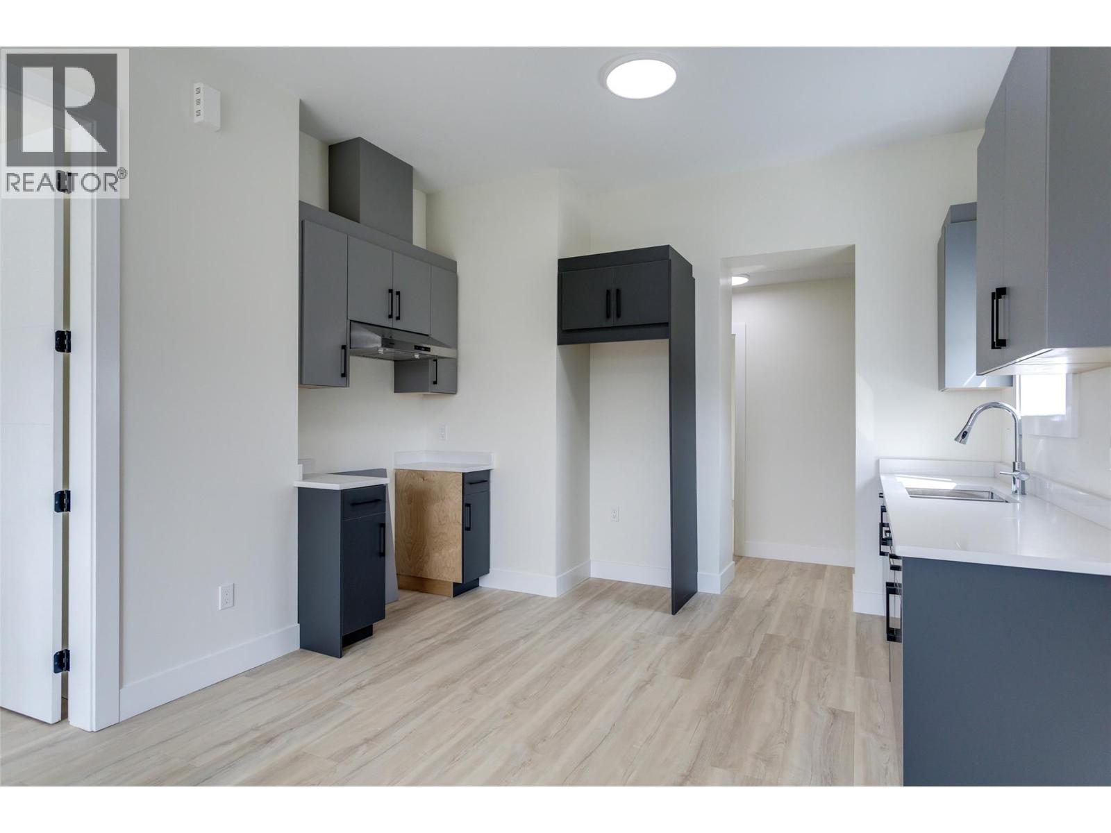 1136 Hume Avenue, Kelowna, British Columbia  V1P 1S3 - Photo 28 - 10399206
