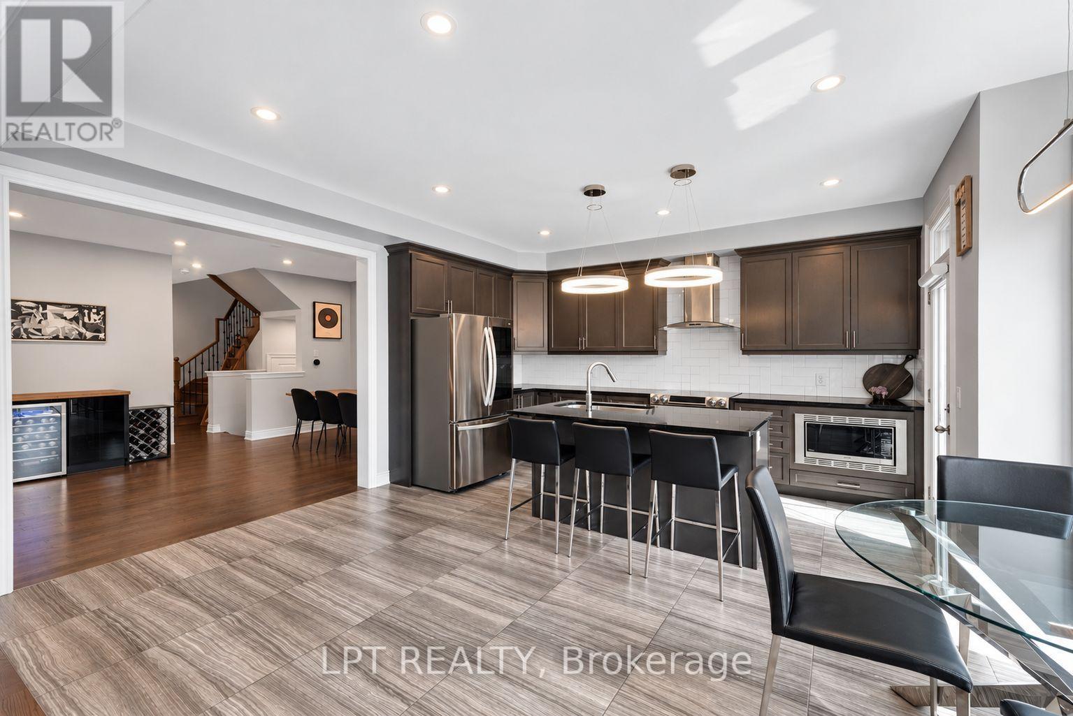 33 Mondial Crescent, East Gwillimbury, Ontario L9N 0S1 - Photo 4 - N13708024