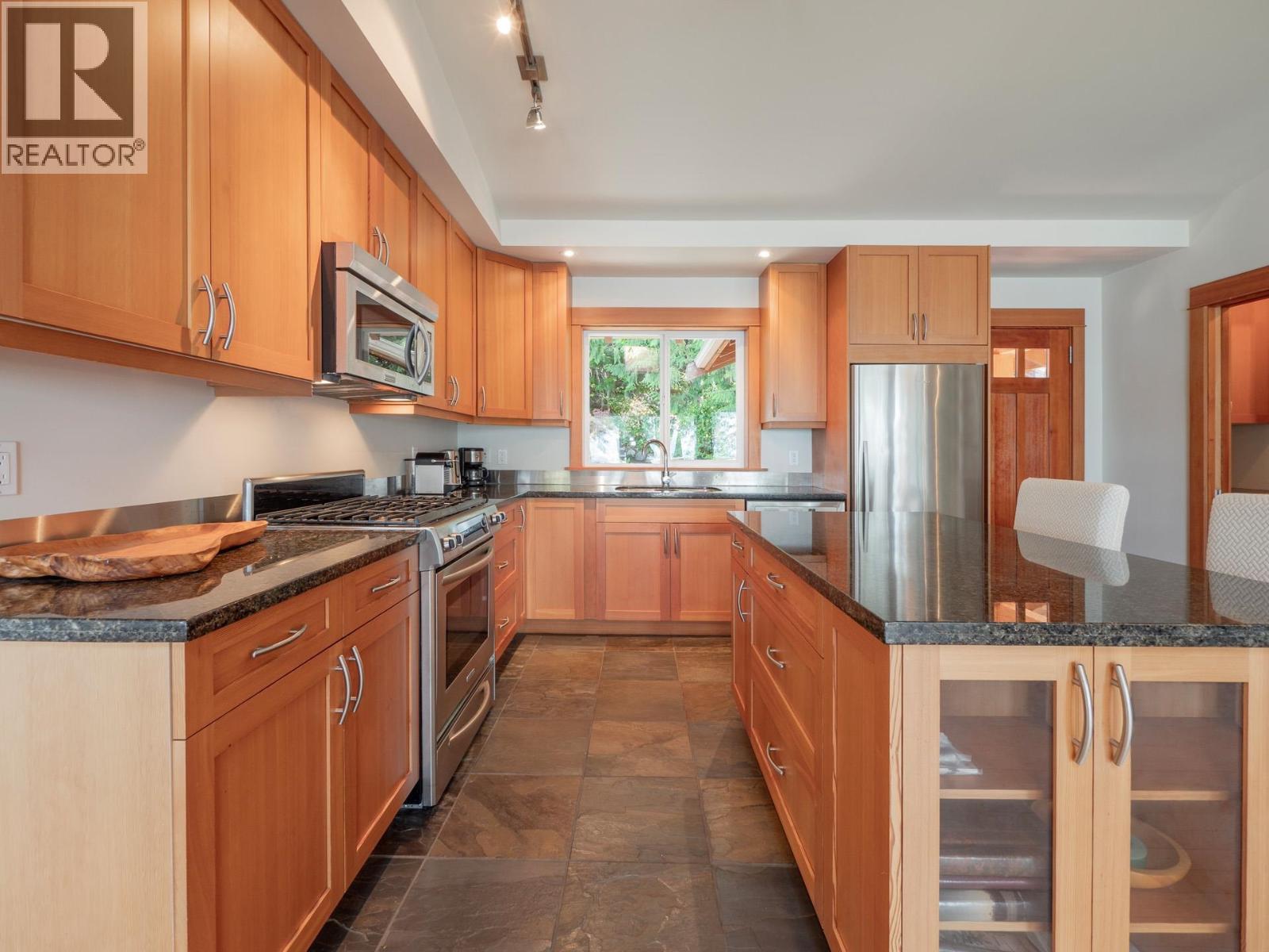 1321 Gower Point Road, Gibsons, British Columbia  V0N 1V3 - Photo 11 - R3161775