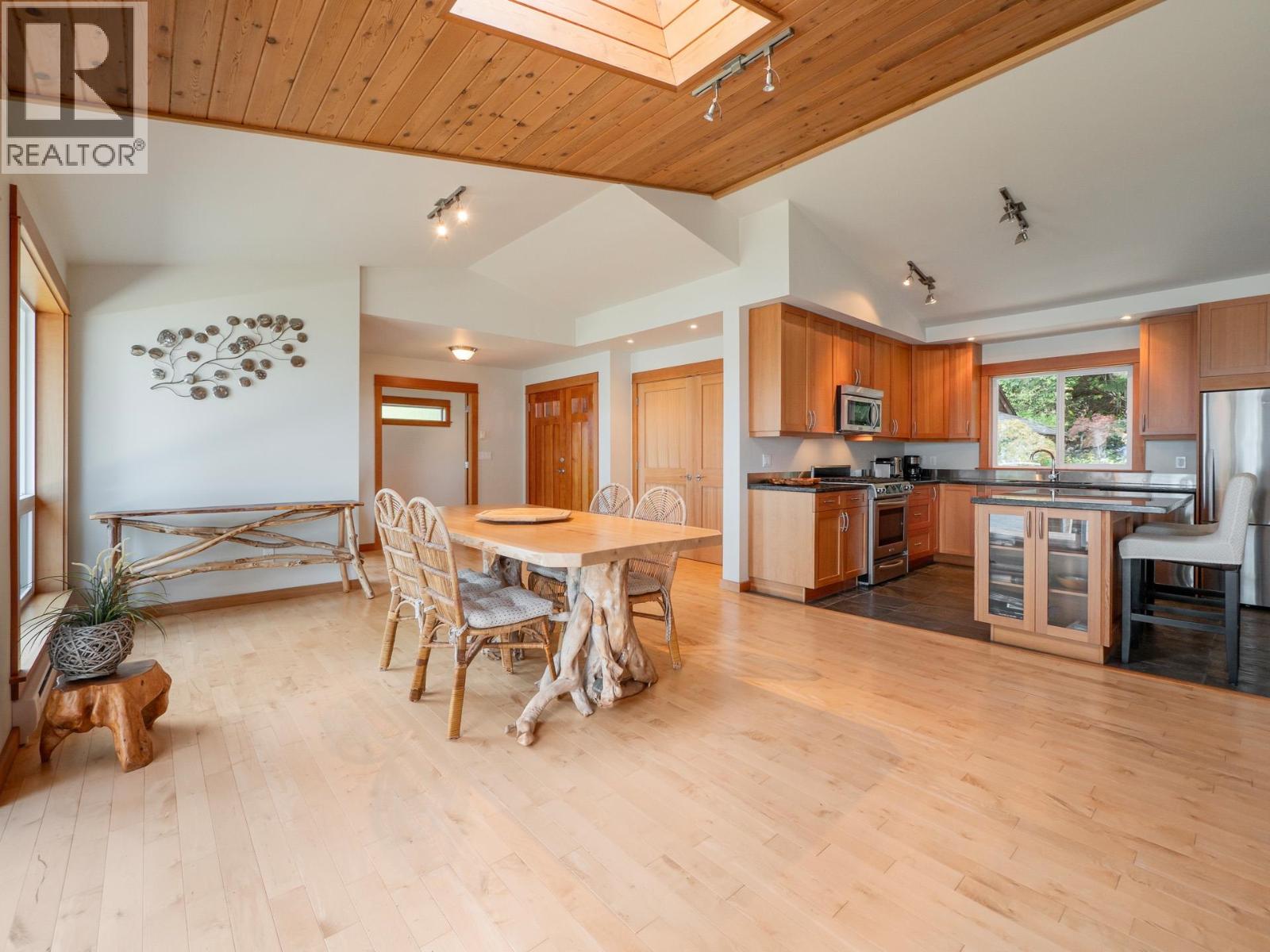 1321 Gower Point Road, Gibsons, British Columbia  V0N 1V3 - Photo 12 - R3161775