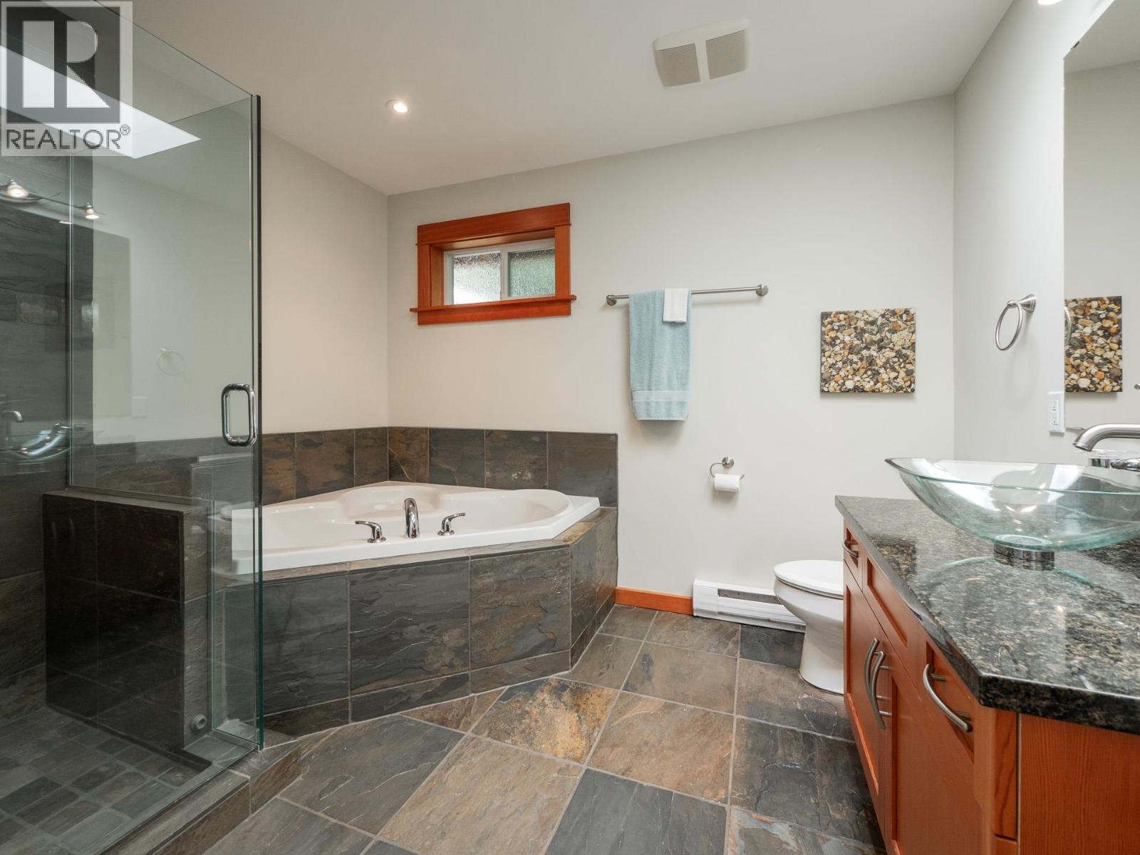 1321 Gower Point Road, Gibsons, British Columbia  V0N 1V3 - Photo 14 - R3161775