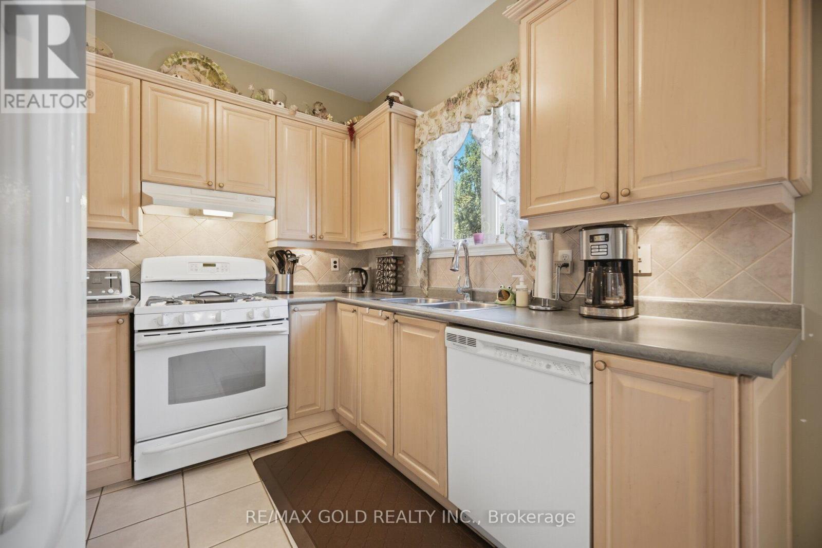 2 Sprucewood Crescent, Clarington, Ontario  L1C 5C6 - Photo 13 - E13747712