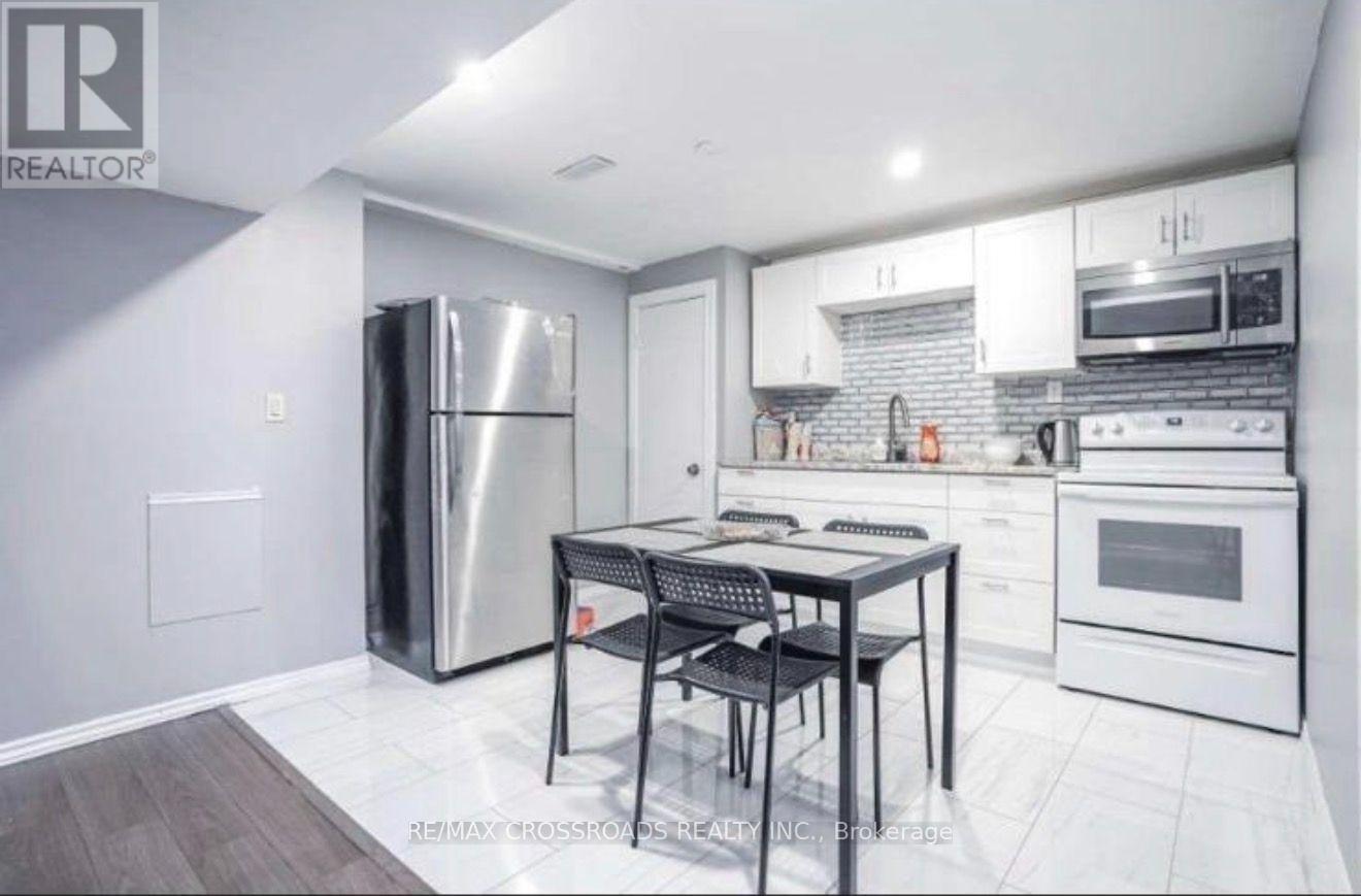 98 Kirby Crescent, Whitby, Ontario  L1N 6Z7 - Photo 3 - E13747722