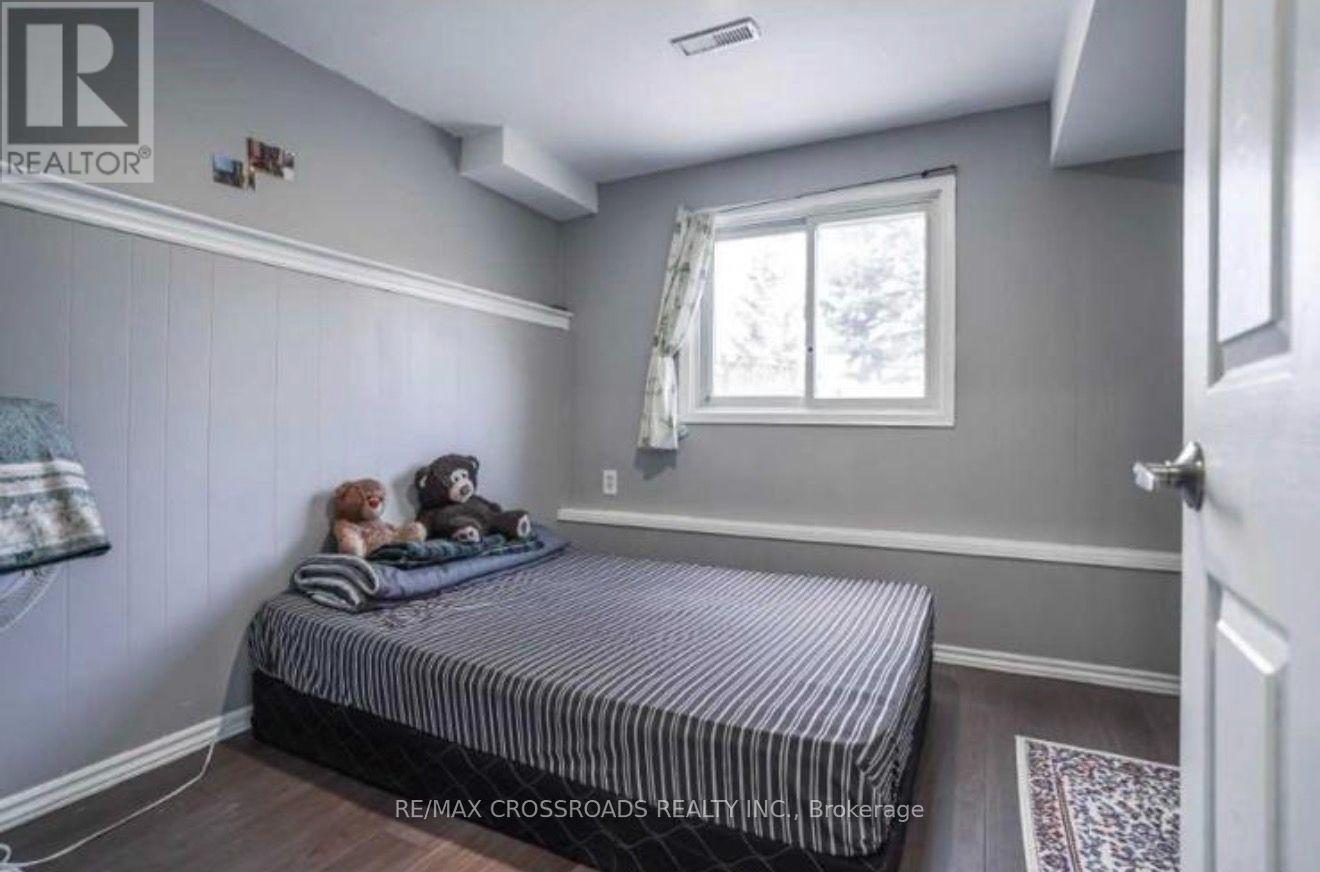 98 Kirby Crescent, Whitby, Ontario  L1N 6Z7 - Photo 4 - E13747722