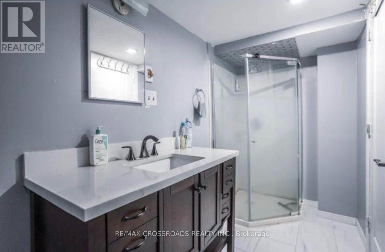 98 Kirby Crescent, Whitby, Ontario  L1N 6Z7 - Photo 5 - E13747722