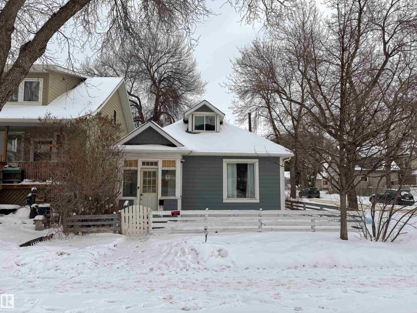 10803 93 St NW, Edmonton, Alberta  T5H 1Y7 - Photo 2 - E4507226