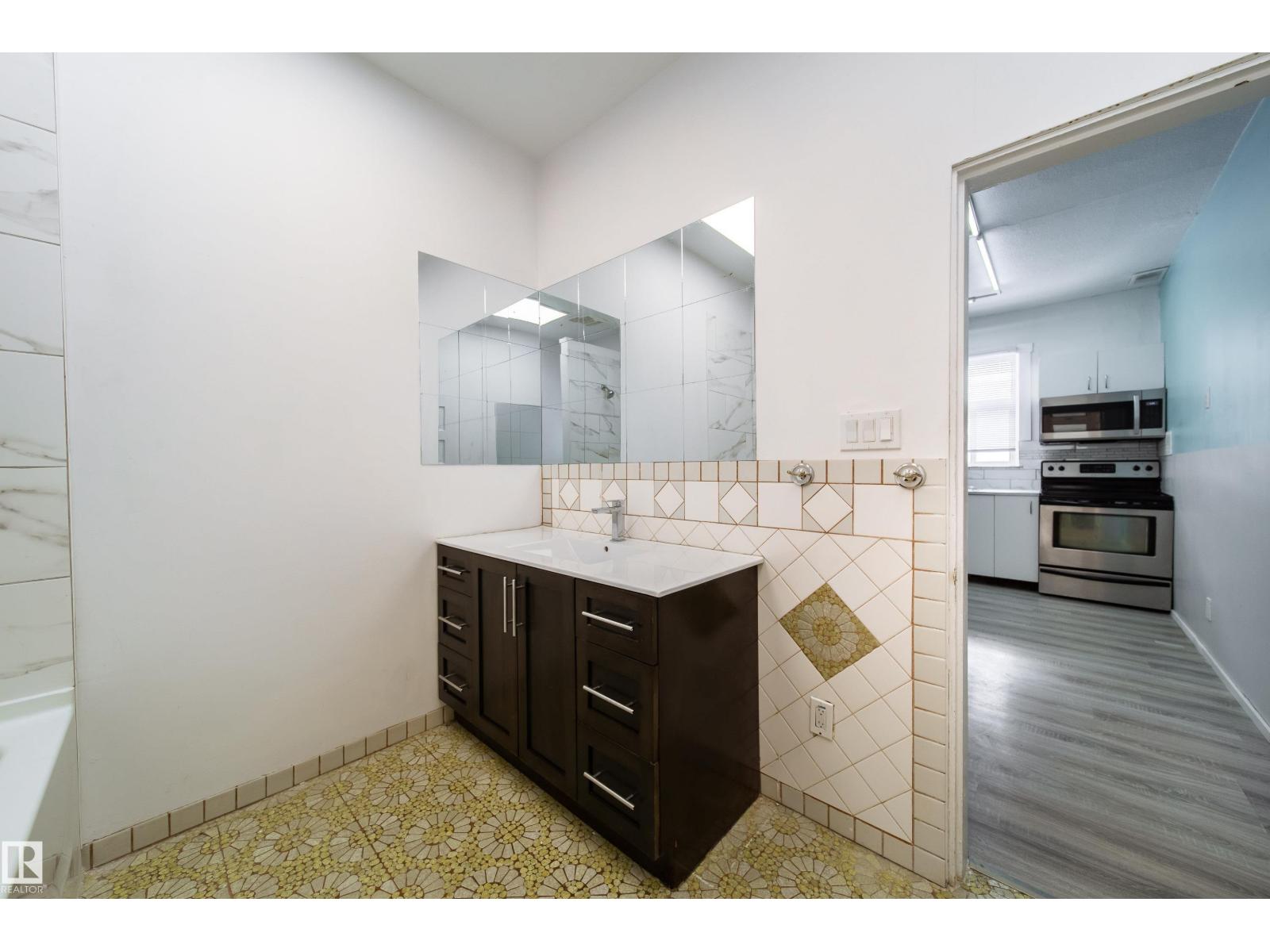10803 93 St NW, Edmonton, Alberta  T5H 1Y7 - Photo 19 - E4507226