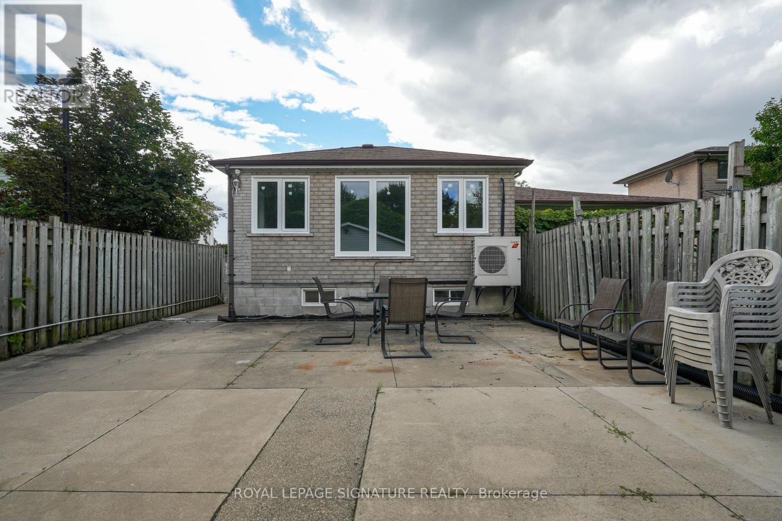LOWER - 674 ABANA ROAD, Mississauga, Ontario