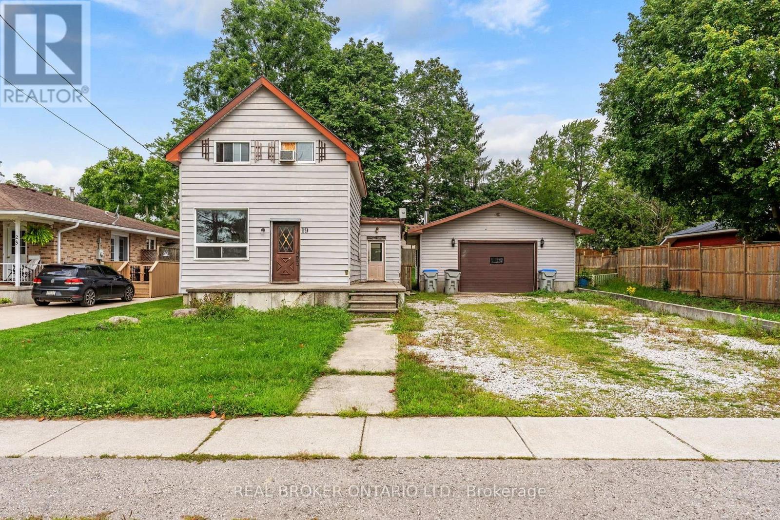 19 COLEMAN STREET, Huron East, Ontario