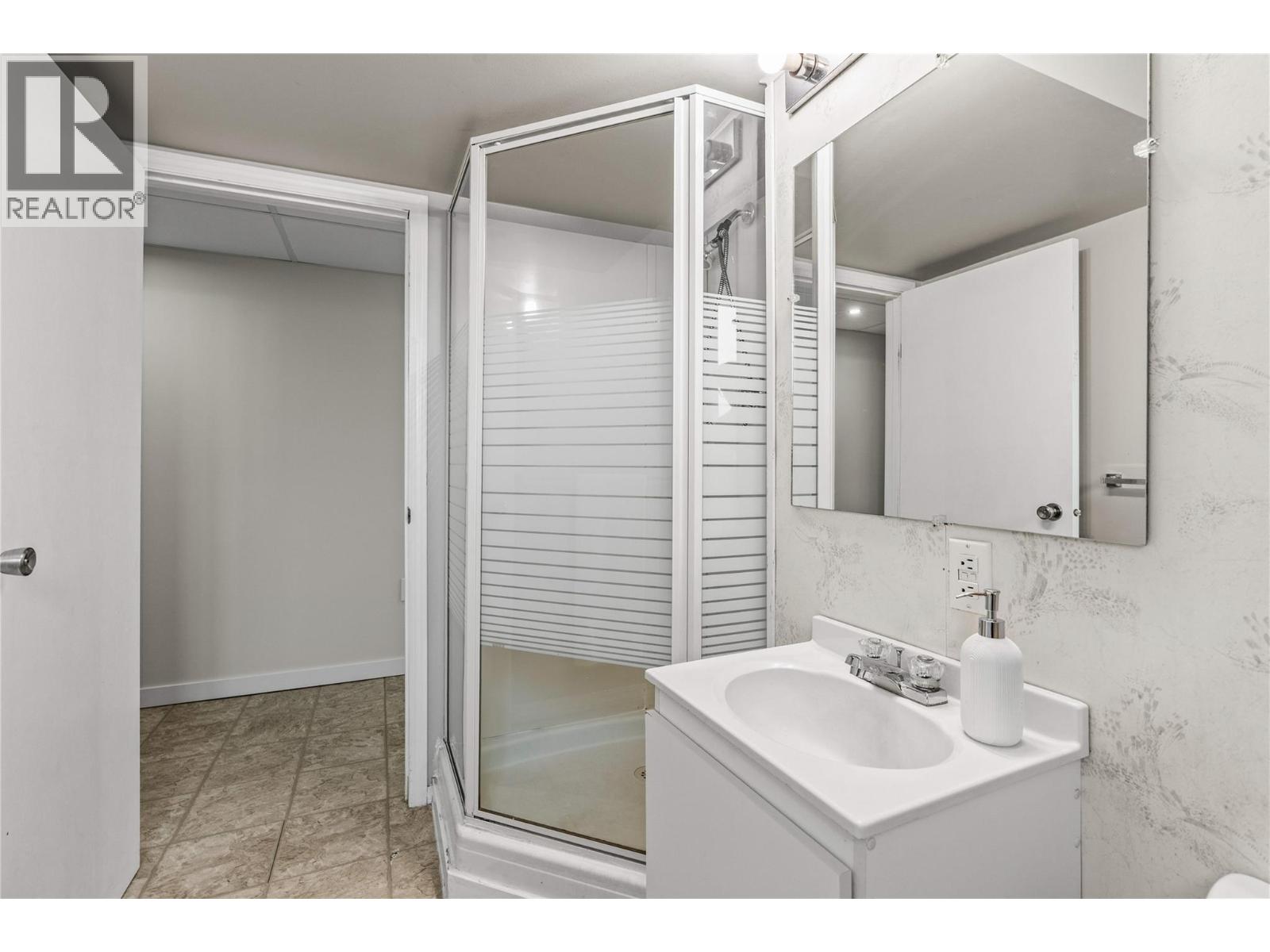5861 Rimer Road, Vernon, British Columbia  V1B 3L3 - Photo 36 - 10396780