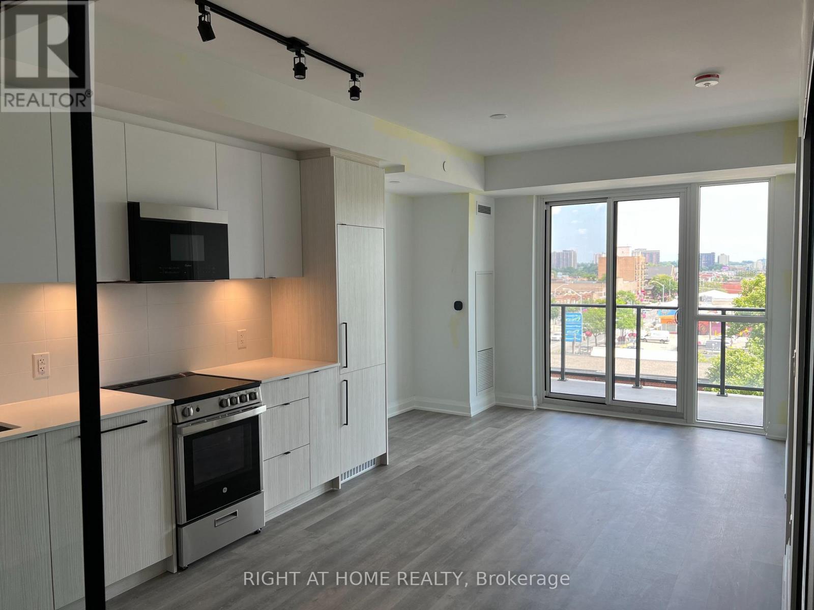 510 - 2369 Danforth Avenue, Toronto (East End-Danforth), Ontario  M4C 0B1 - Photo 4 - E13747828