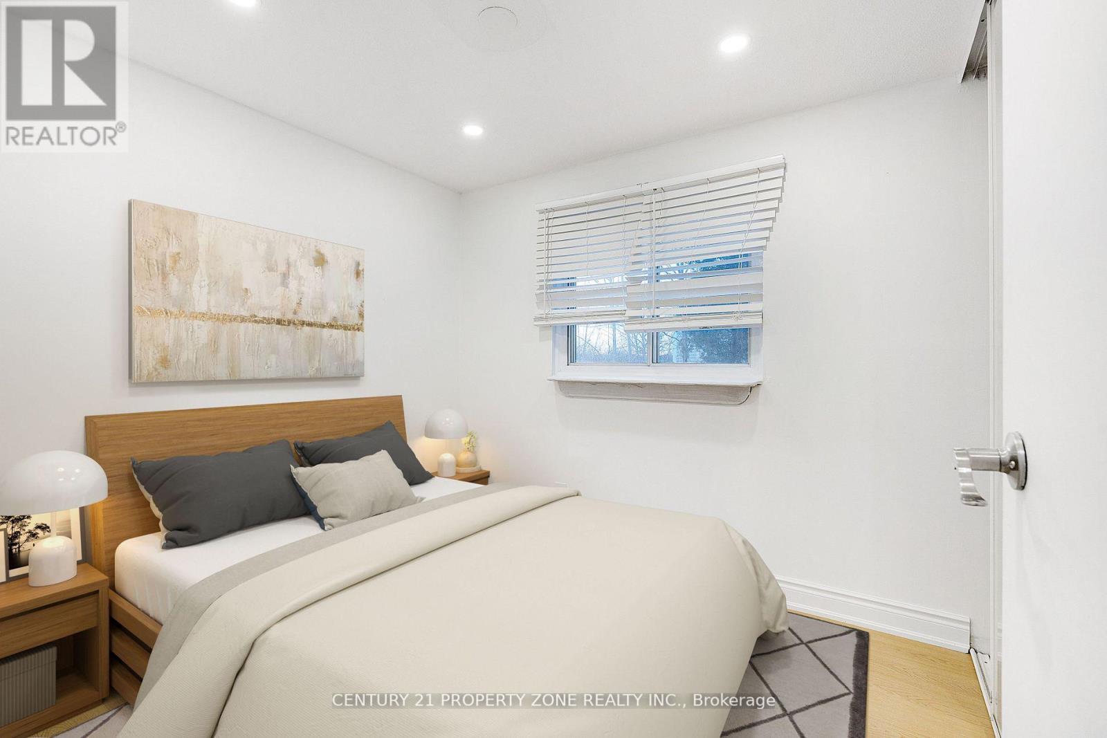 96 Centre Street N, Brampton, Ontario  L6V 2Z3 - Photo 3 - W13747796