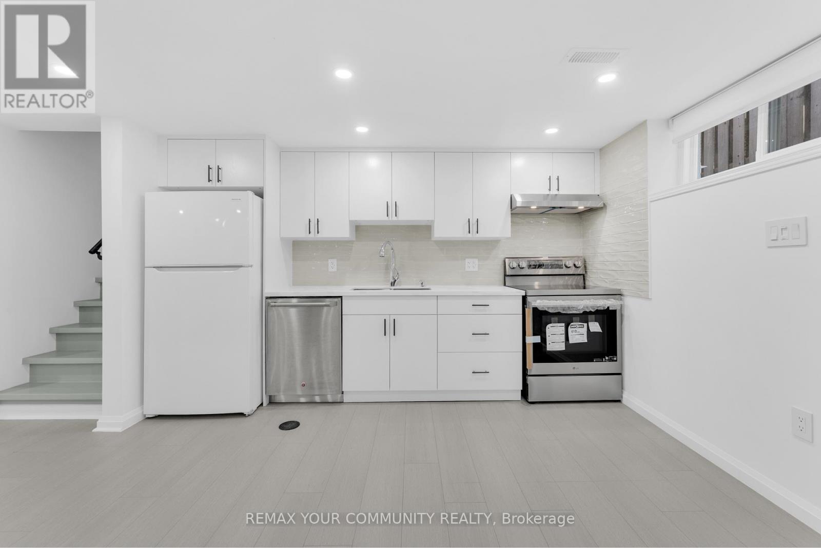 Bsmt - 39 Veerland Drive, Toronto, Ontario  M6L 1R8 - Photo 10 - W13747812