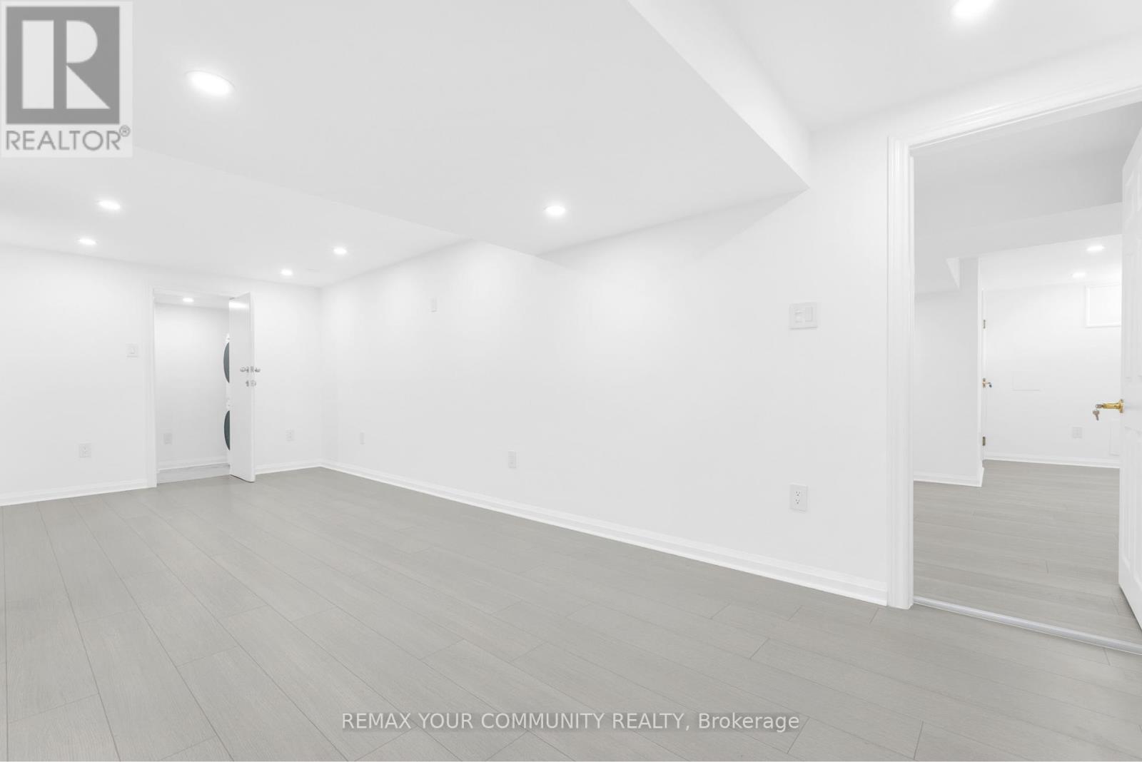 Bsmt - 39 Veerland Drive, Toronto, Ontario  M6L 1R8 - Photo 11 - W13747812