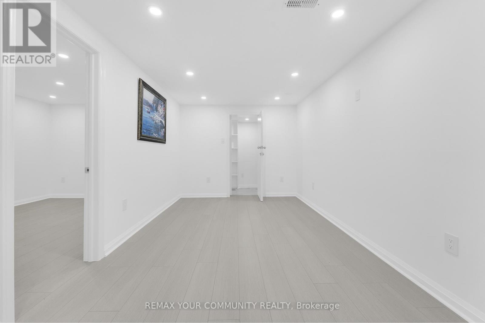 Bsmt - 39 Veerland Drive, Toronto, Ontario  M6L 1R8 - Photo 14 - W13747812