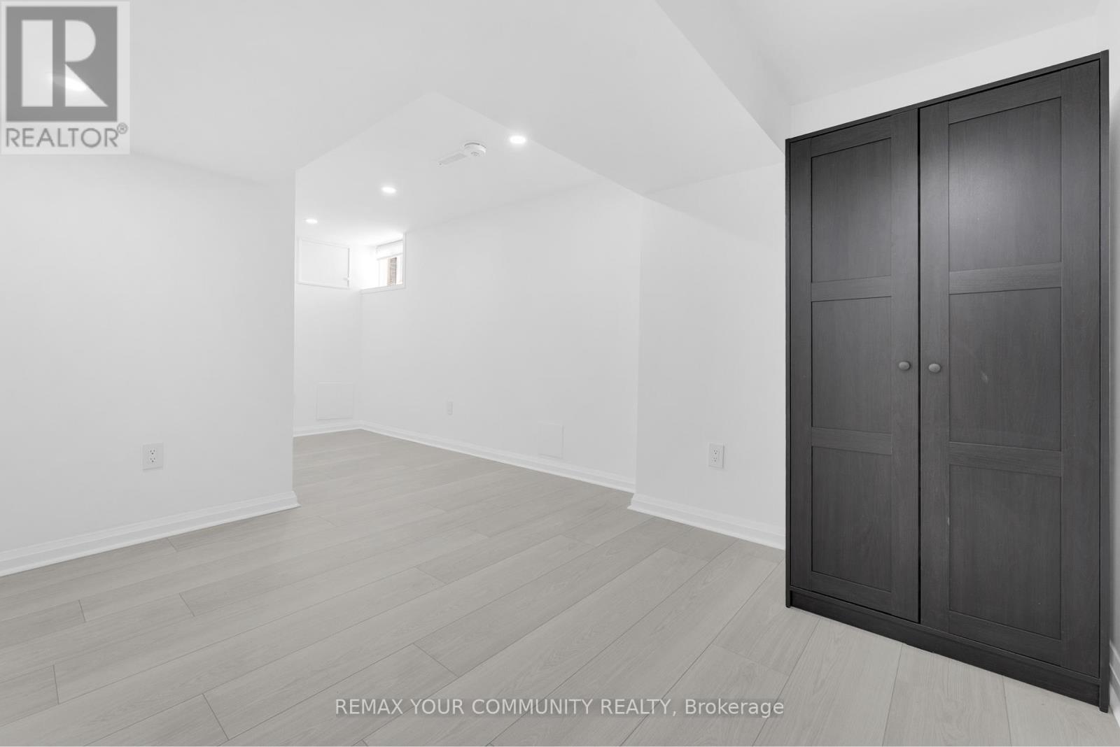 Bsmt - 39 Veerland Drive, Toronto, Ontario  M6L 1R8 - Photo 17 - W13747812