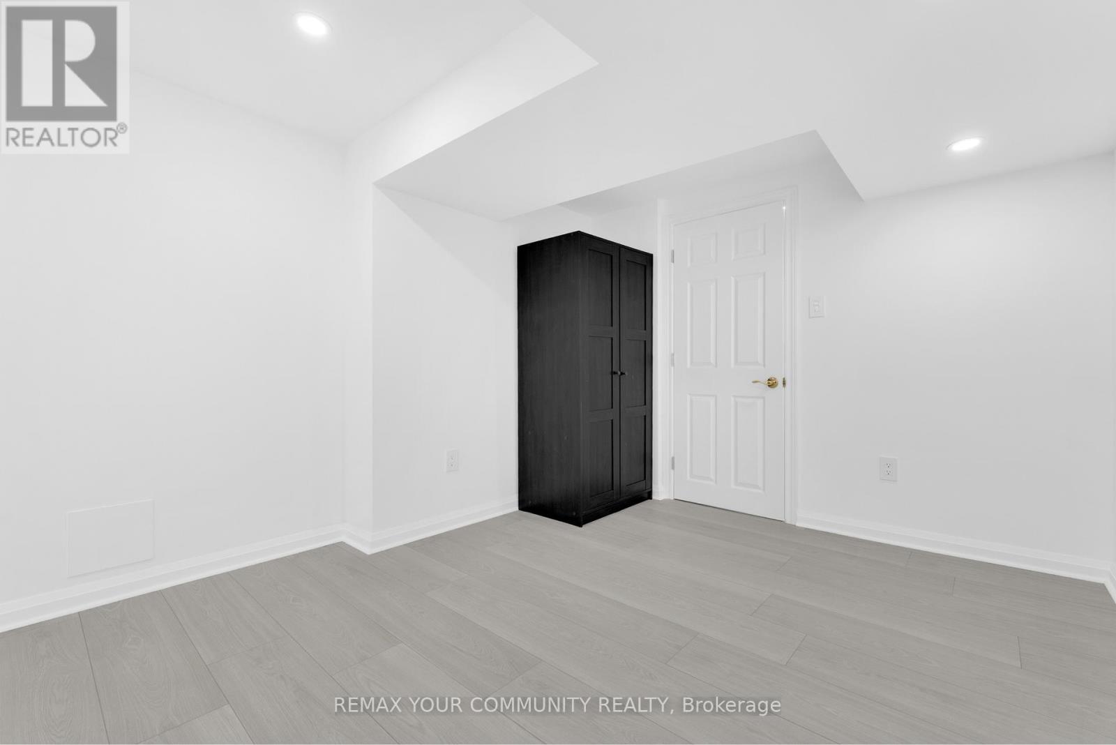 Bsmt - 39 Veerland Drive, Toronto, Ontario  M6L 1R8 - Photo 18 - W13747812