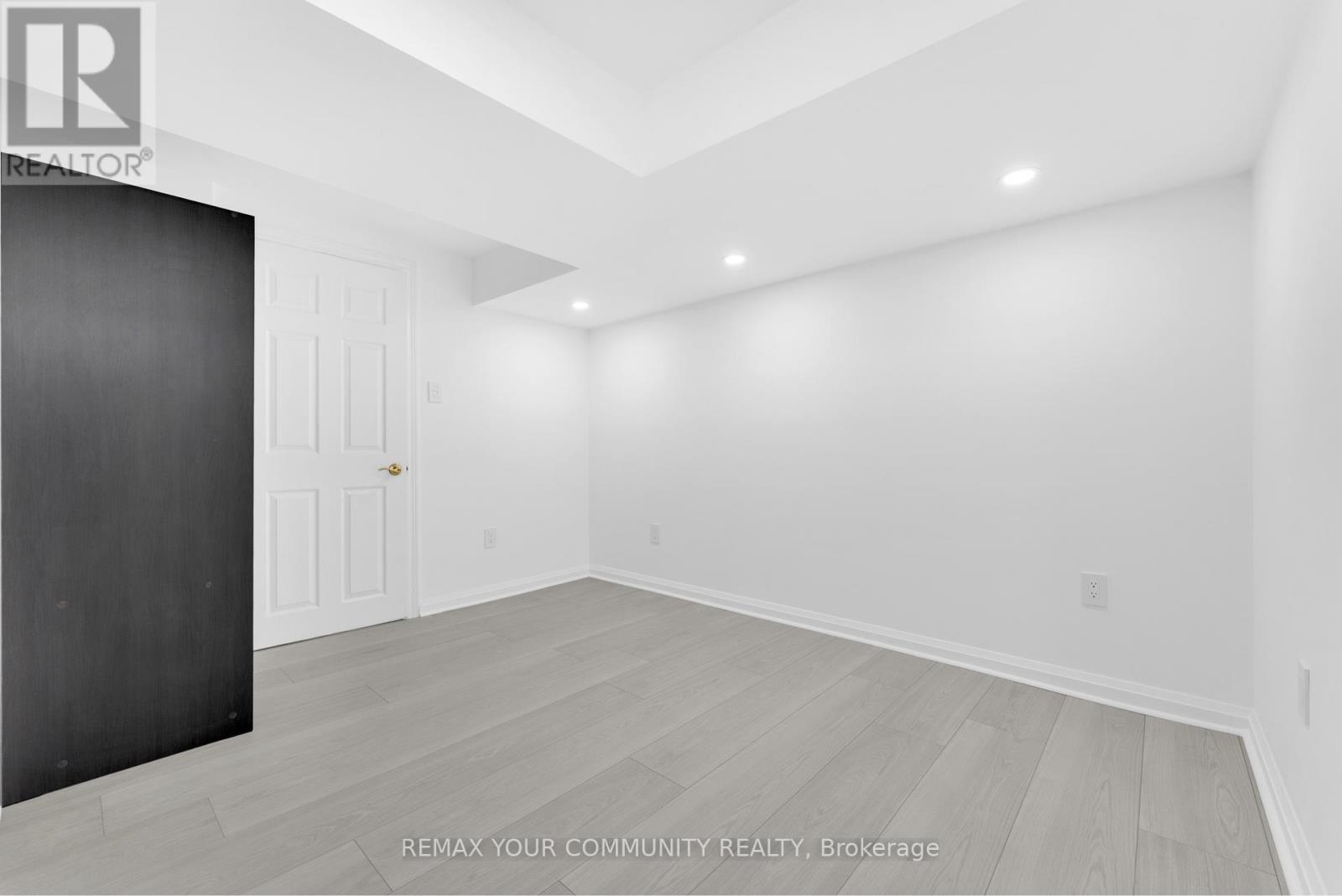 Bsmt - 39 Veerland Drive, Toronto, Ontario  M6L 1R8 - Photo 19 - W13747812