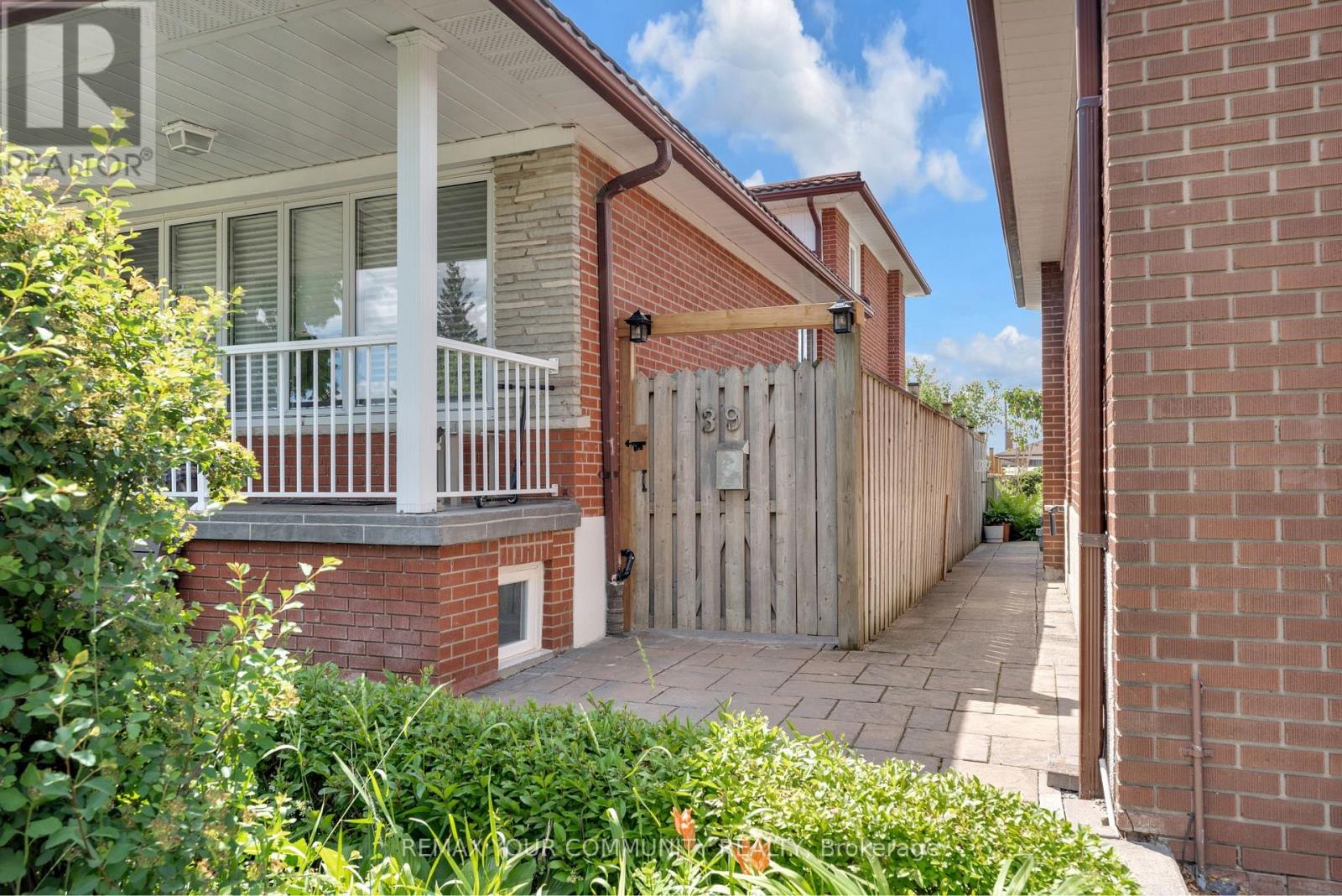 Bsmt - 39 Veerland Drive, Toronto, Ontario  M6L 1R8 - Photo 2 - W13747812