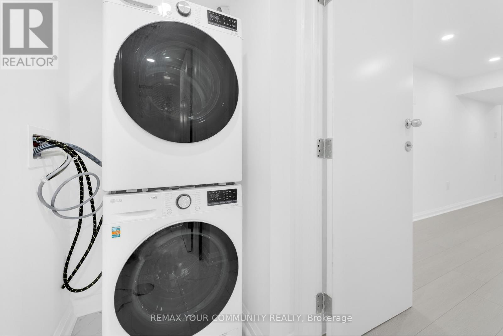 Bsmt - 39 Veerland Drive, Toronto, Ontario  M6L 1R8 - Photo 25 - W13747812