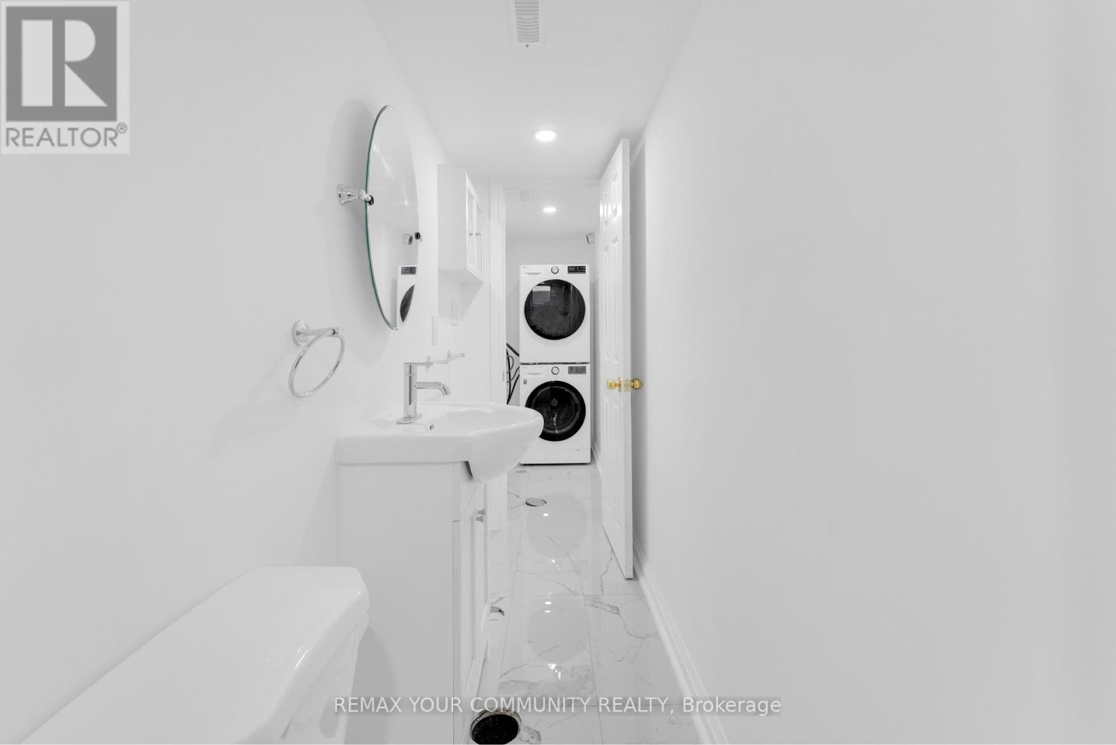 Bsmt - 39 Veerland Drive, Toronto, Ontario  M6L 1R8 - Photo 26 - W13747812