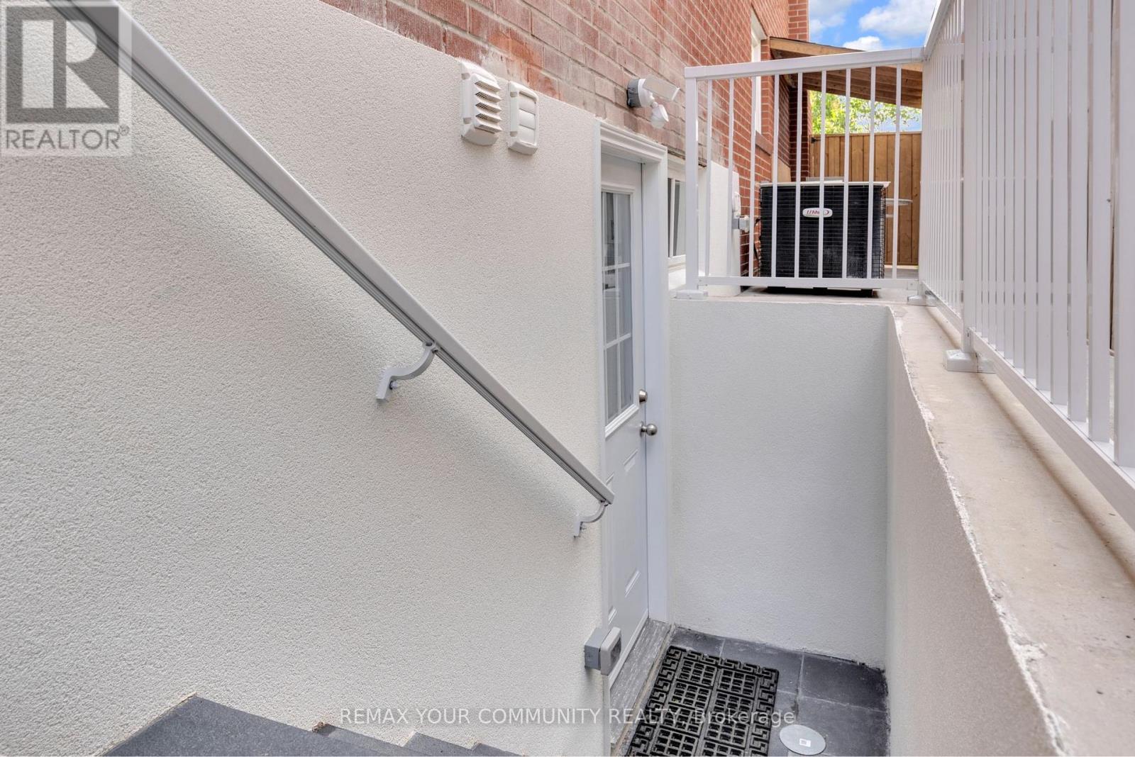 Bsmt - 39 Veerland Drive, Toronto, Ontario  M6L 1R8 - Photo 4 - W13747812