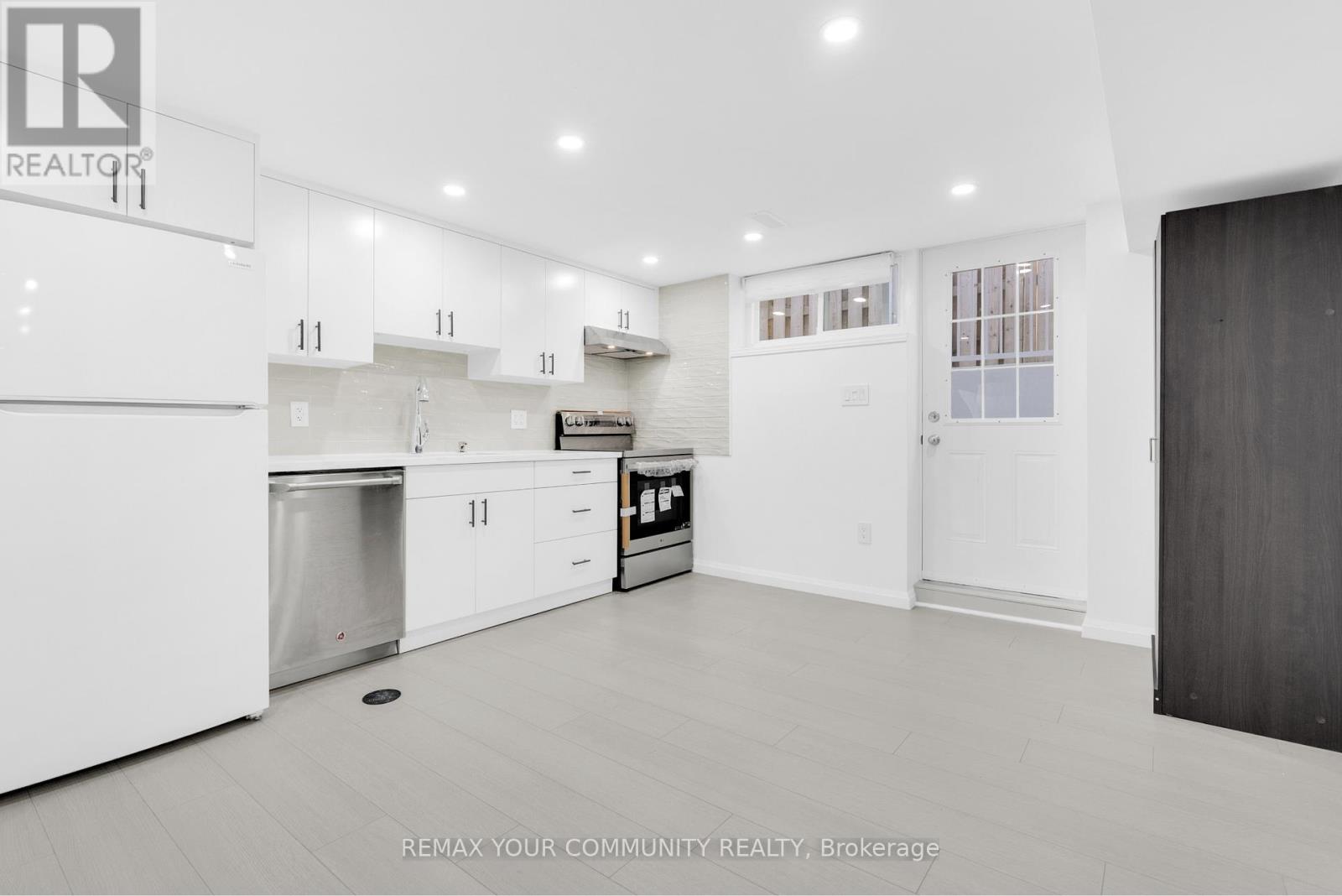 Bsmt - 39 Veerland Drive, Toronto, Ontario  M6L 1R8 - Photo 5 - W13747812