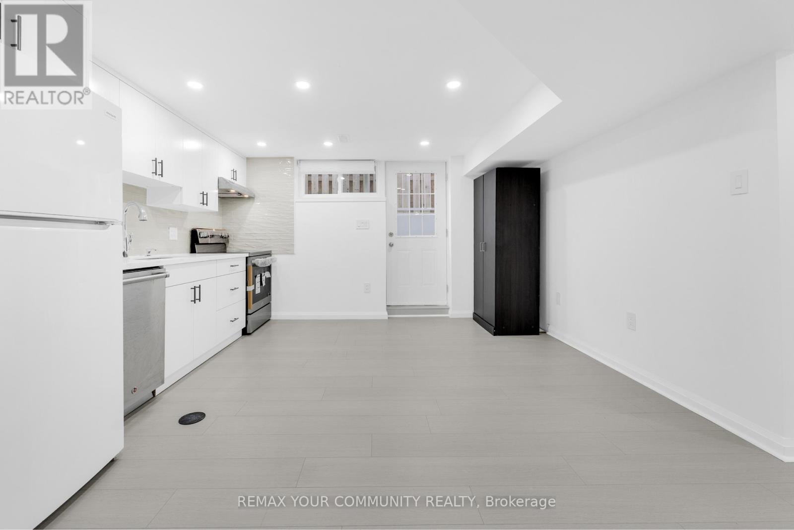 Bsmt - 39 Veerland Drive, Toronto, Ontario  M6L 1R8 - Photo 6 - W13747812