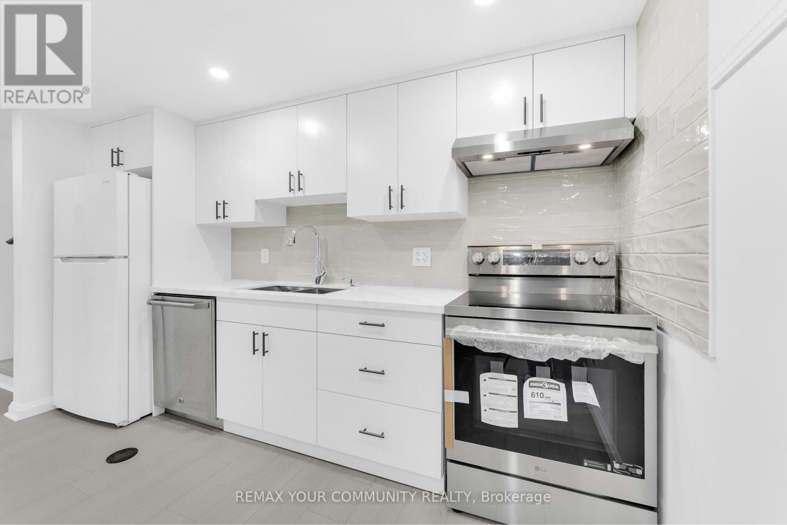 Bsmt - 39 Veerland Drive, Toronto, Ontario  M6L 1R8 - Photo 8 - W13747812