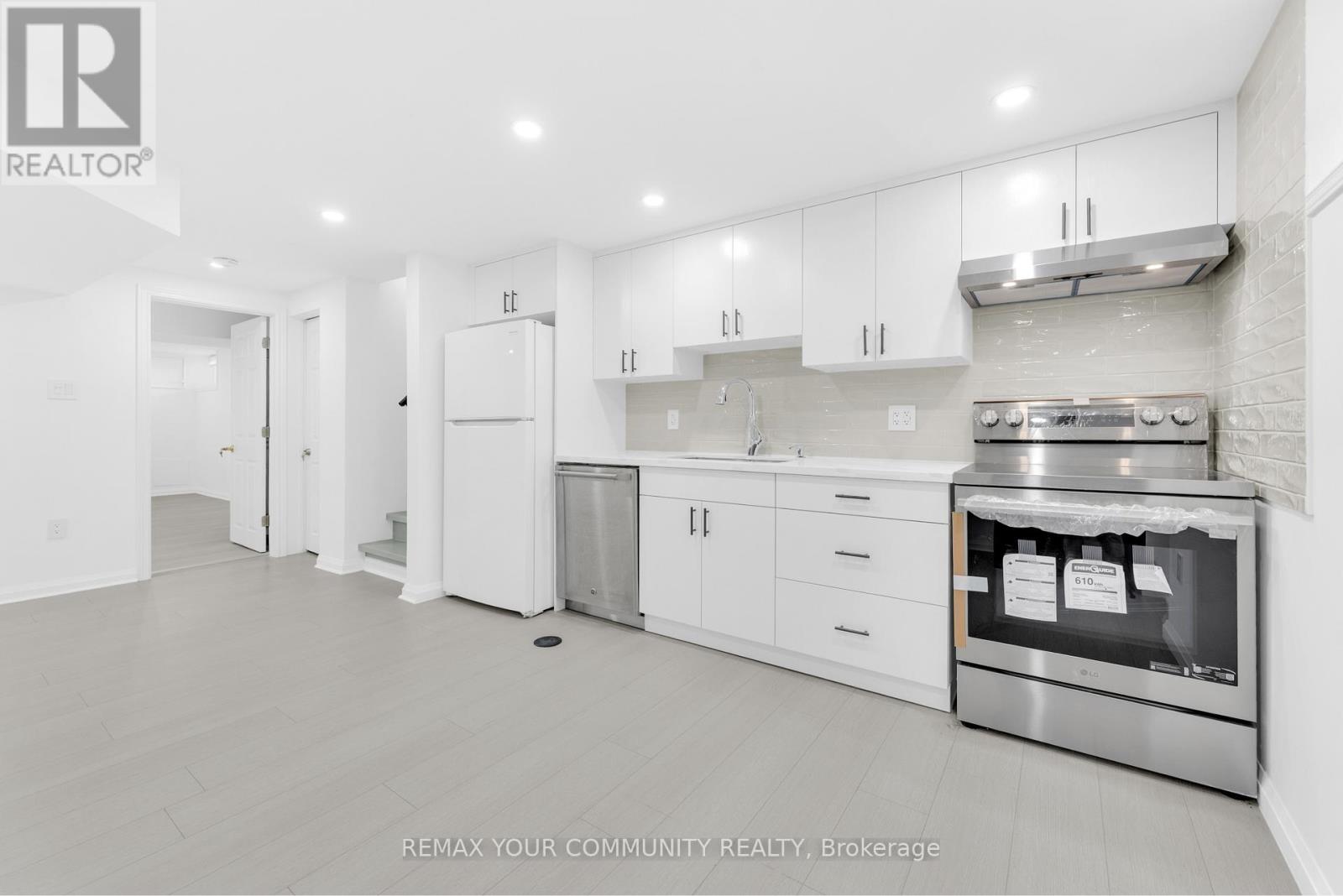 Bsmt - 39 Veerland Drive, Toronto, Ontario  M6L 1R8 - Photo 9 - W13747812