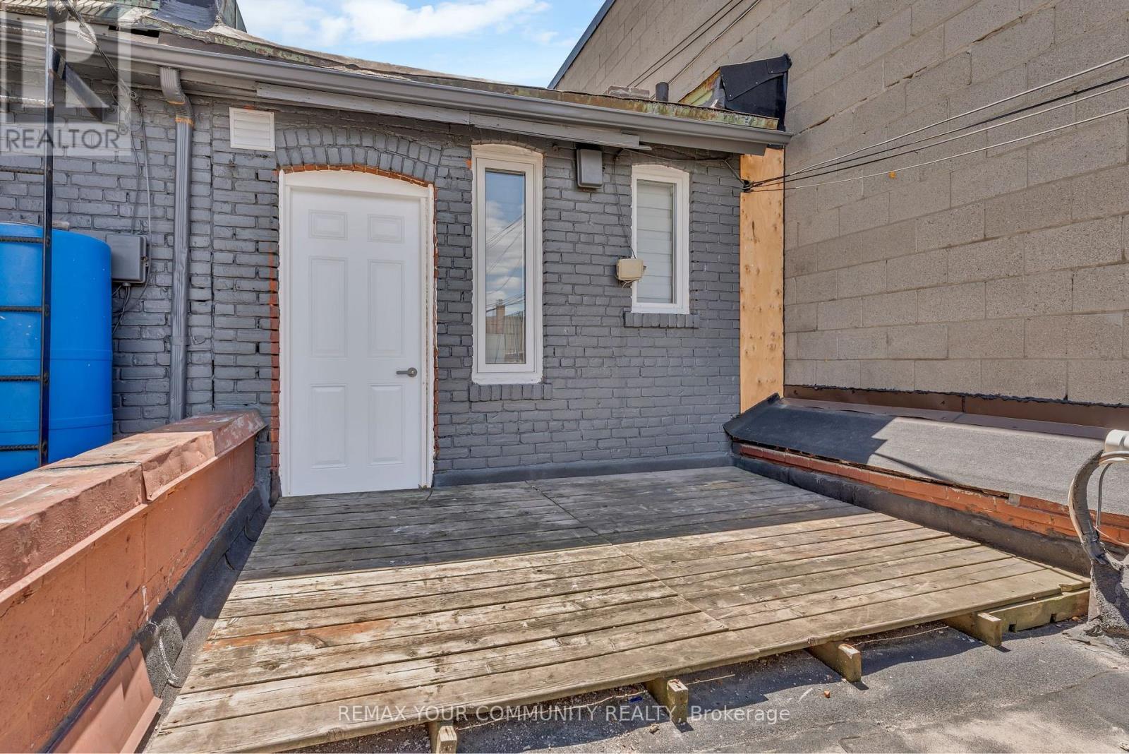 Upper Level - 1822 St Clair Avenue W, Toronto, Ontario  M6N 1J5 - Photo 17 - W13747826