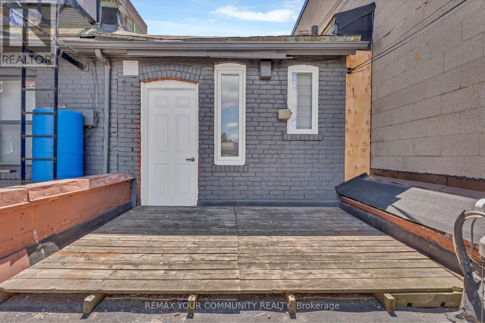 Upper Level - 1822 St Clair Avenue W, Toronto, Ontario  M6N 1J5 - Photo 18 - W13747826