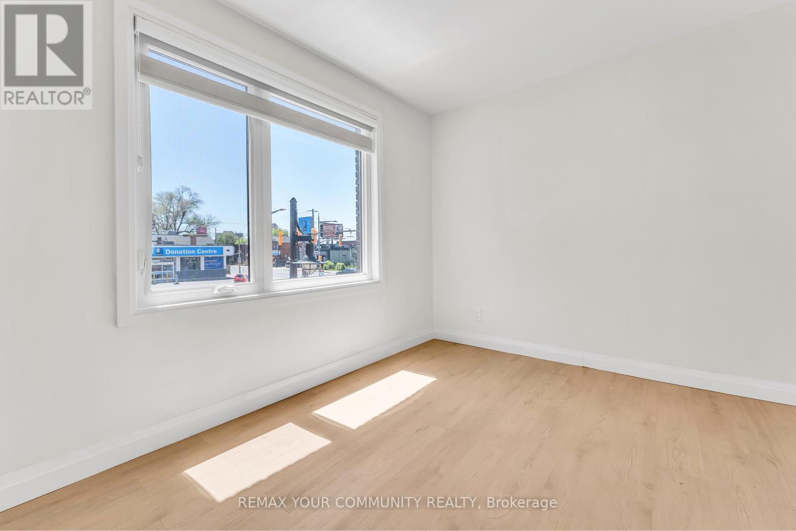 Upper Level - 1822 St Clair Avenue W, Toronto, Ontario  M6N 1J5 - Photo 7 - W13747826