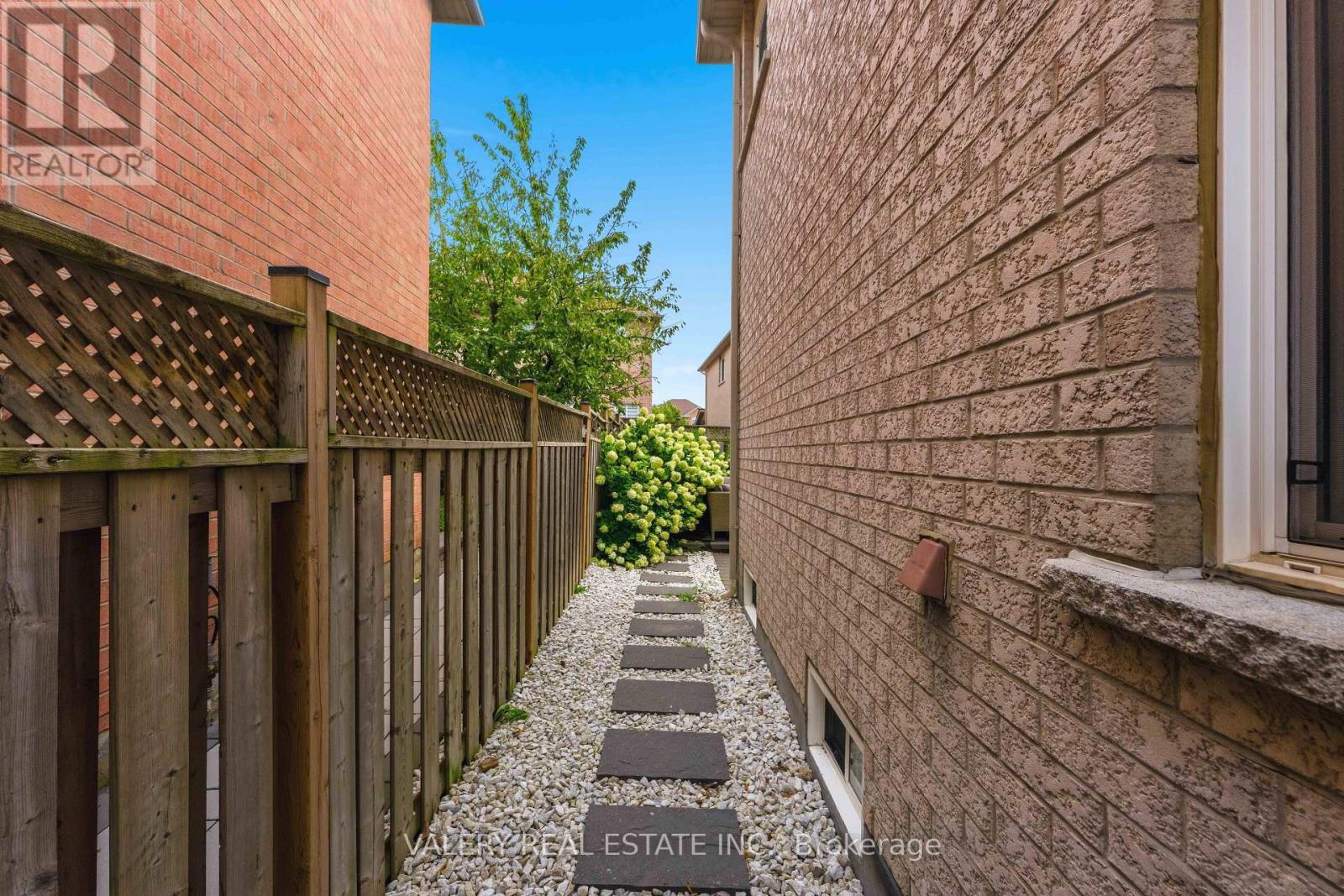 9 Vanguard Road, Vaughan, Ontario  L4K 5G4 - Photo 33 - N13747454
