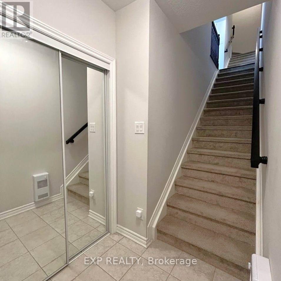 720 Lapland Private, Ottawa, Ontario K2V 0S4 - Photo 2 - X13747856