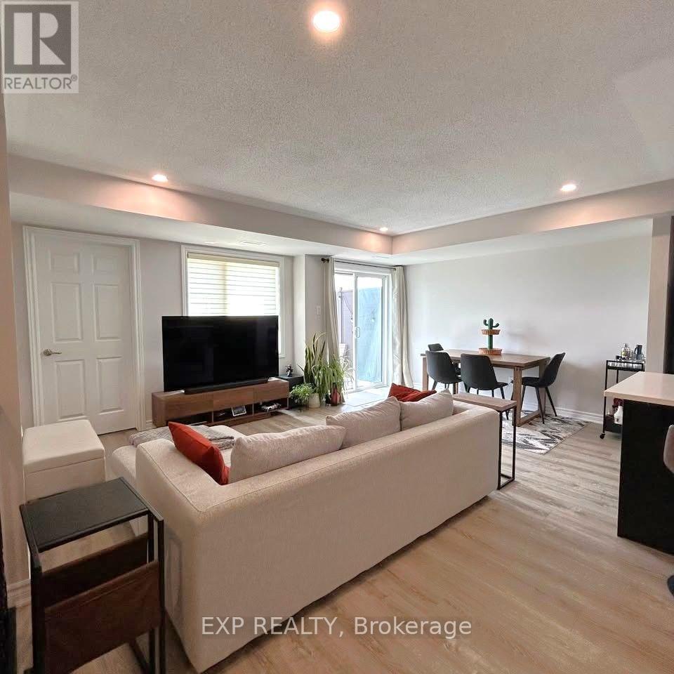 720 Lapland Private, Ottawa, Ontario K2V 0S4 - Photo 3 - X13747856
