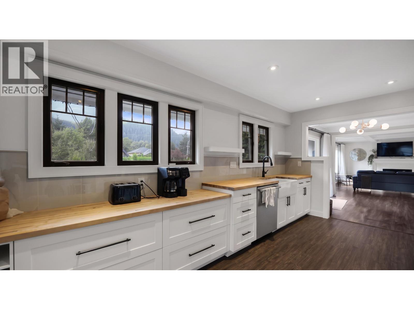 39726 Government Road, Squamish, British Columbia  V8B 0G3 - Photo 11 - R3156315
