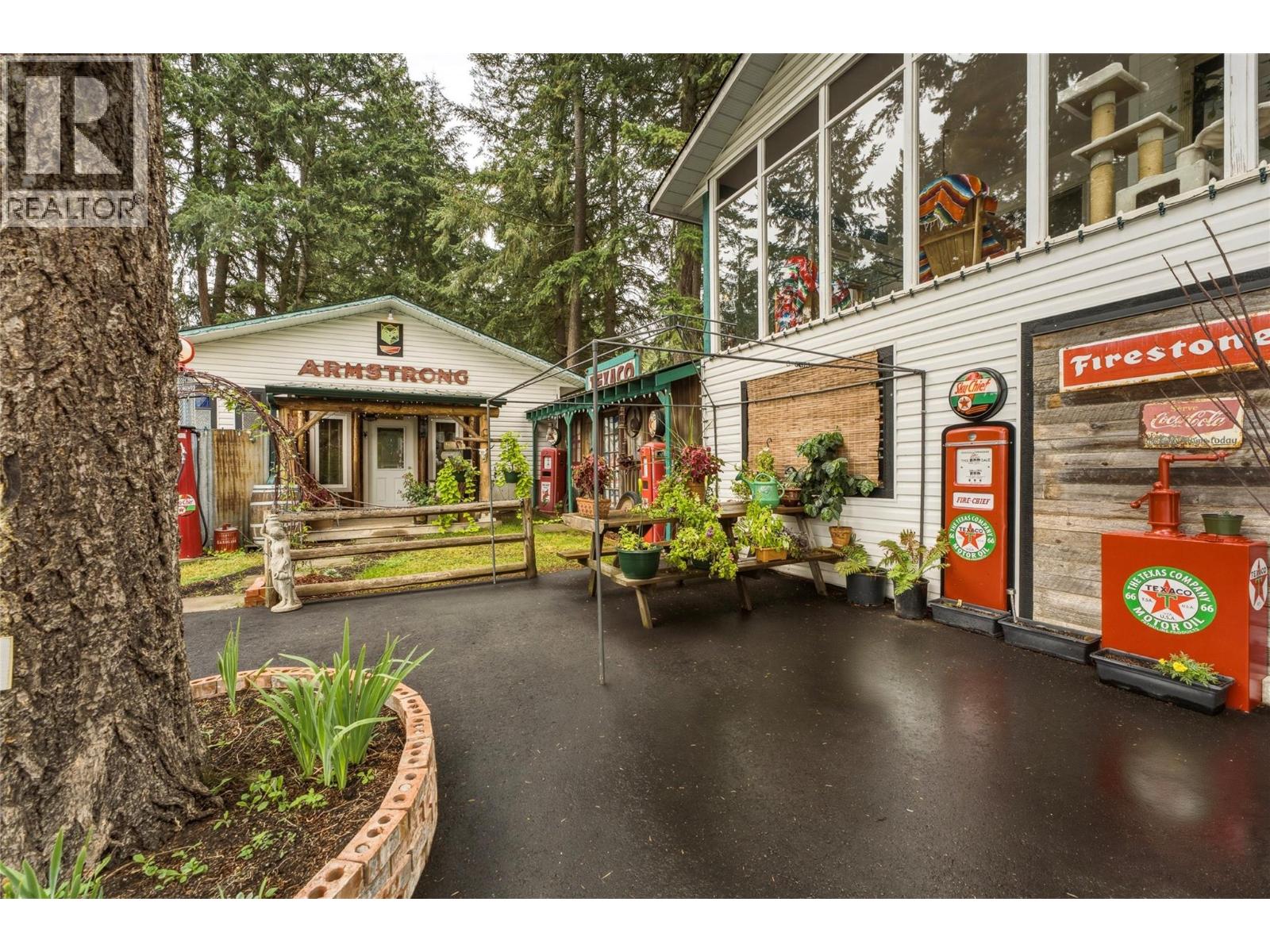 3304 Sidney Crescent, Spallumcheen, British Columbia  V4Y 0S7 - Photo 1 - 10399949