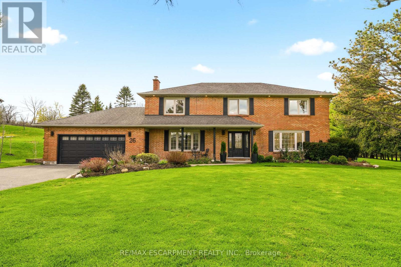 26 WENEIL DRIVE, Hamilton, Ontario