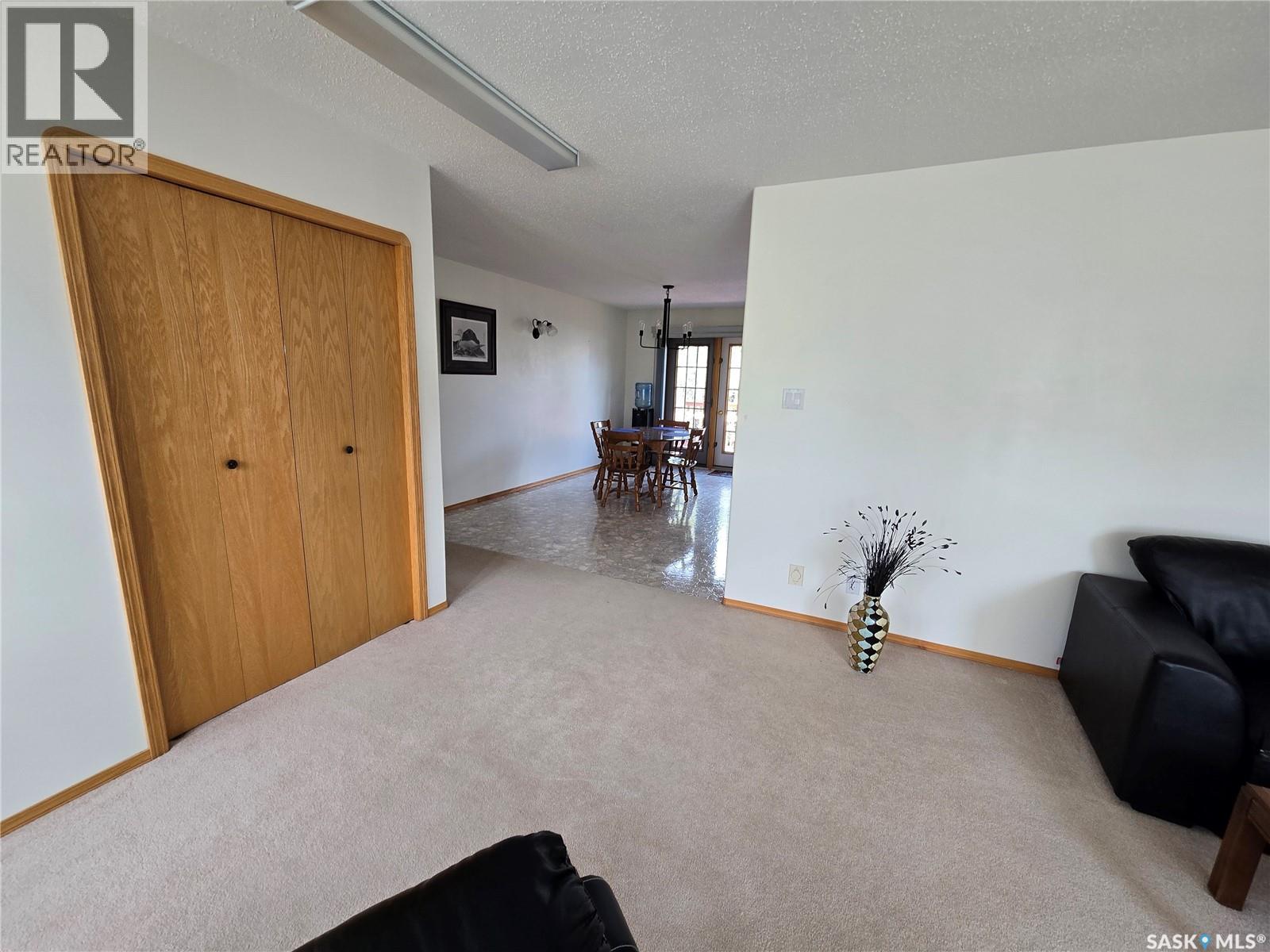 523 Maxwell Drive, Swift Current, Saskatchewan  S9H 4Z6 - Photo 4 - SK047599