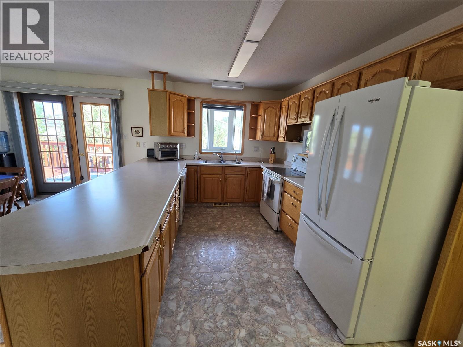 523 Maxwell Drive, Swift Current, Saskatchewan  S9H 4Z6 - Photo 6 - SK047599