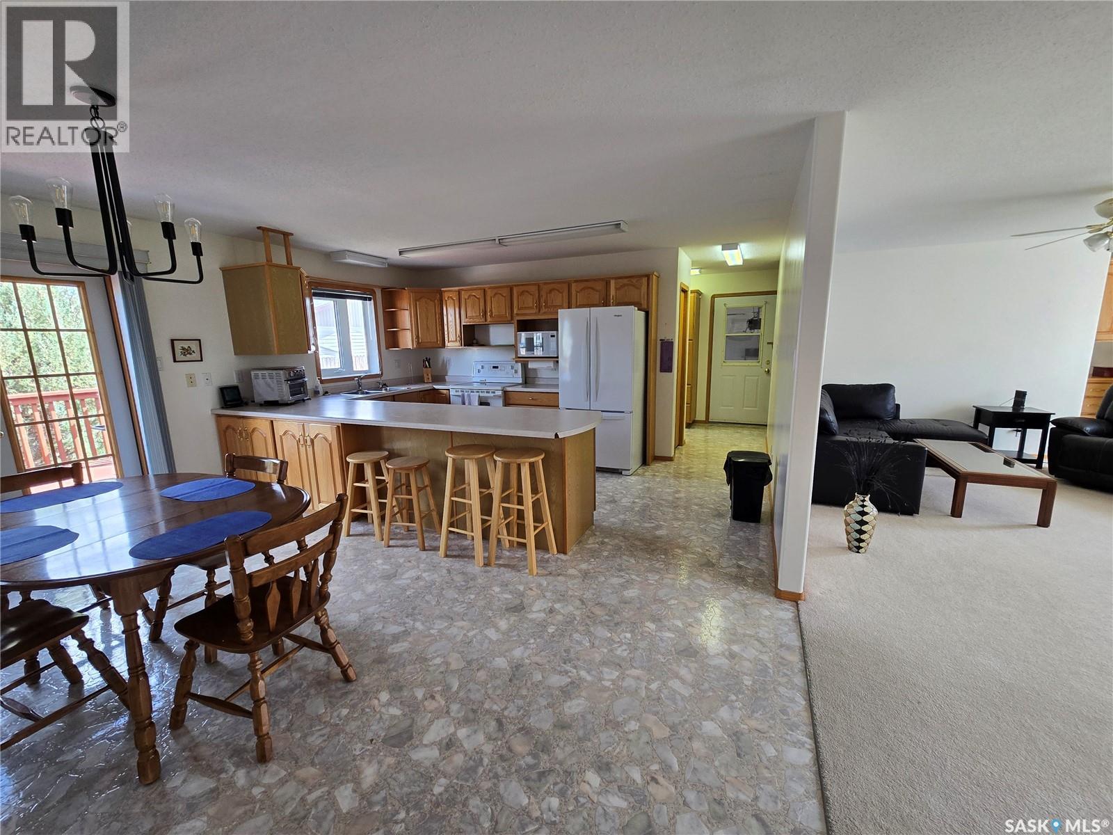 523 Maxwell Drive, Swift Current, Saskatchewan  S9H 4Z6 - Photo 8 - SK047599
