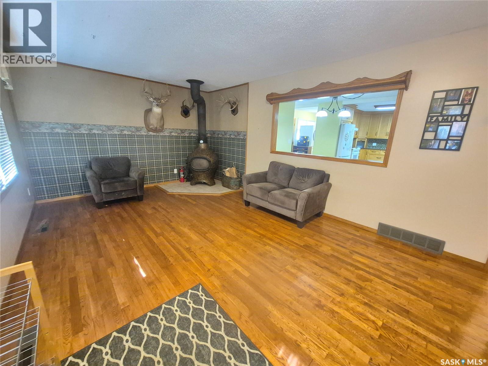 633 Beckwell Avenue, Radville, Saskatchewan  S0C 2G0 - Photo 2 - SK047594