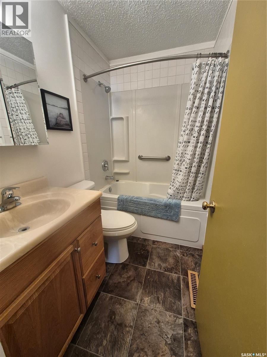 633 Beckwell Avenue, Radville, Saskatchewan  S0C 2G0 - Photo 22 - SK047594