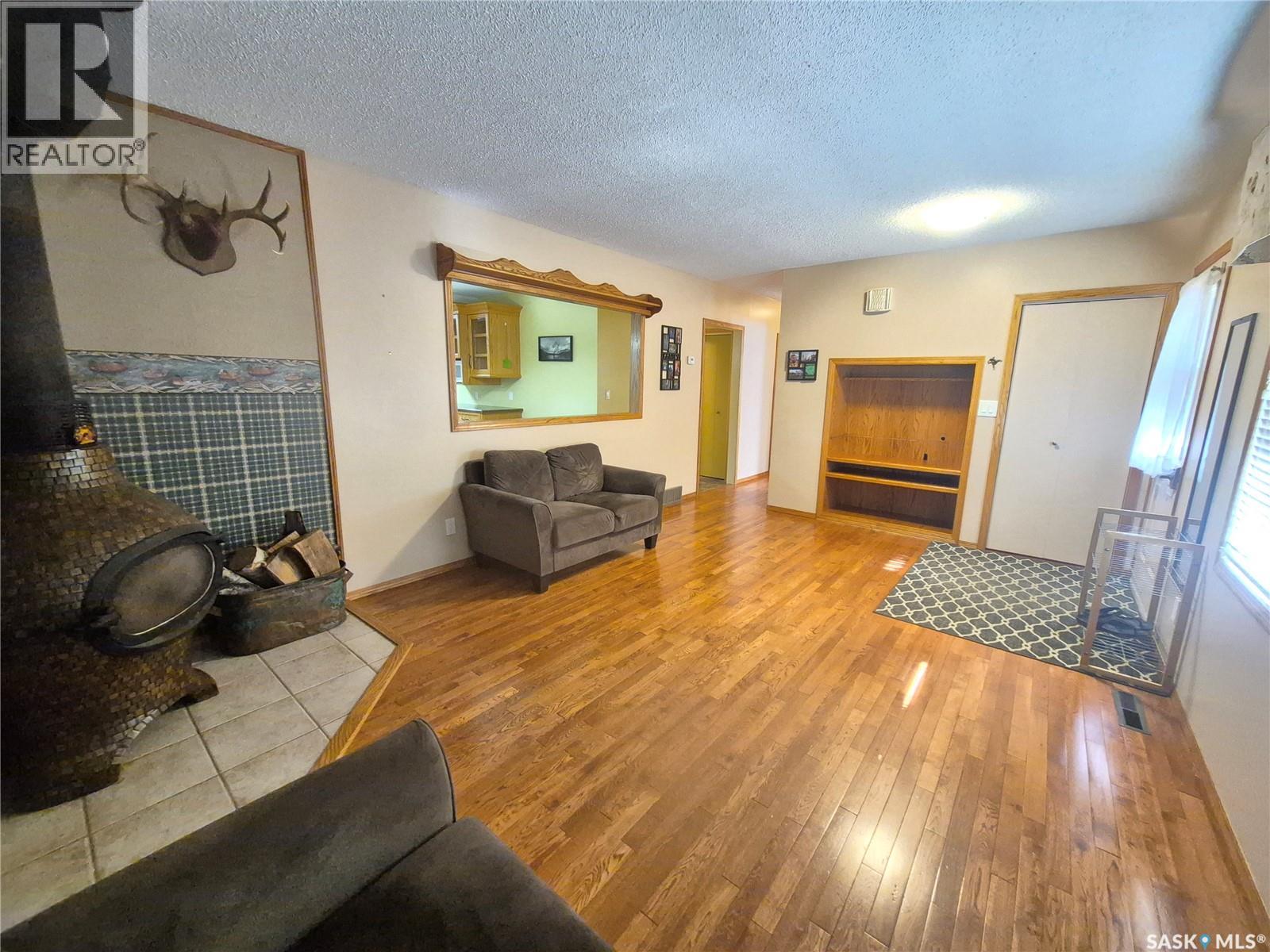 633 Beckwell Avenue, Radville, Saskatchewan  S0C 2G0 - Photo 3 - SK047594