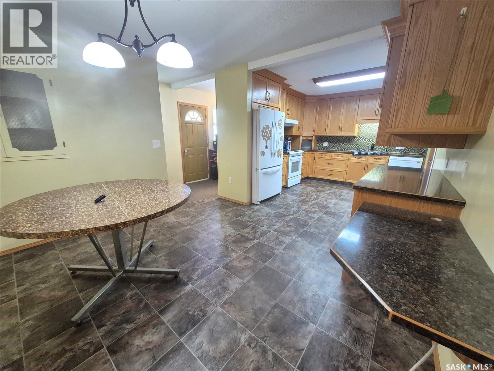633 Beckwell Avenue, Radville, Saskatchewan  S0C 2G0 - Photo 5 - SK047594