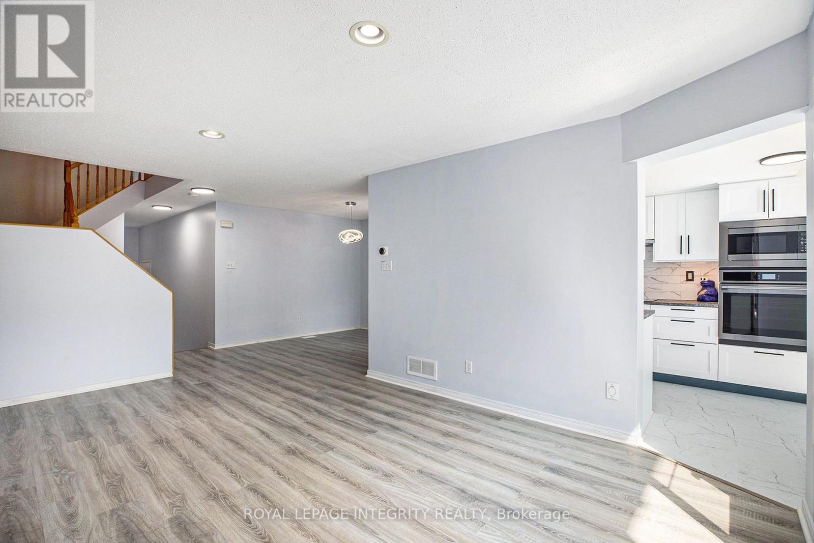 67 Landover Crescent, Ottawa, Ontario  K2M 2W4 - Photo 4 - X13747898